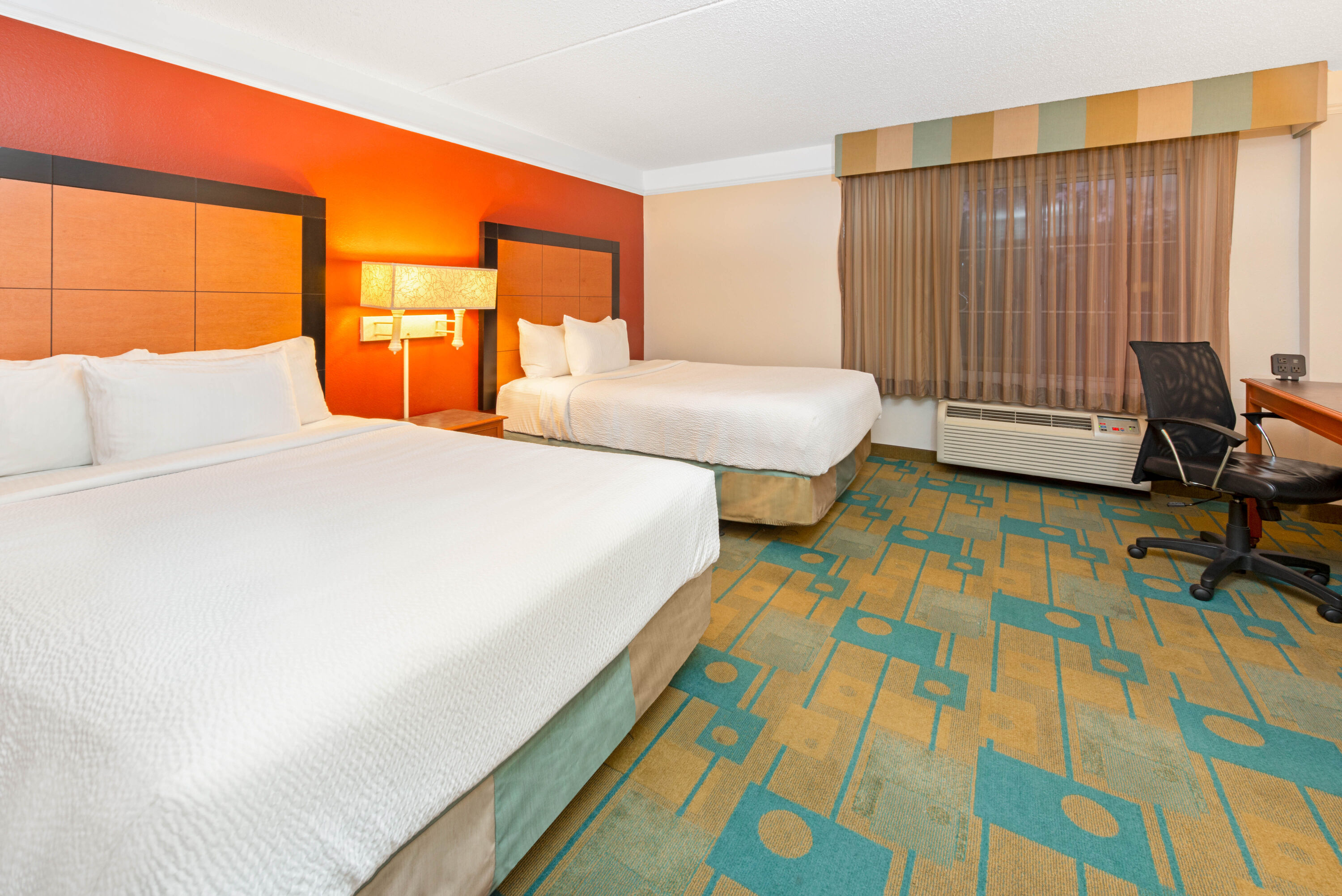 La Quinta Inn Amp Suites By Wyndham Usf Near Busch Gardens