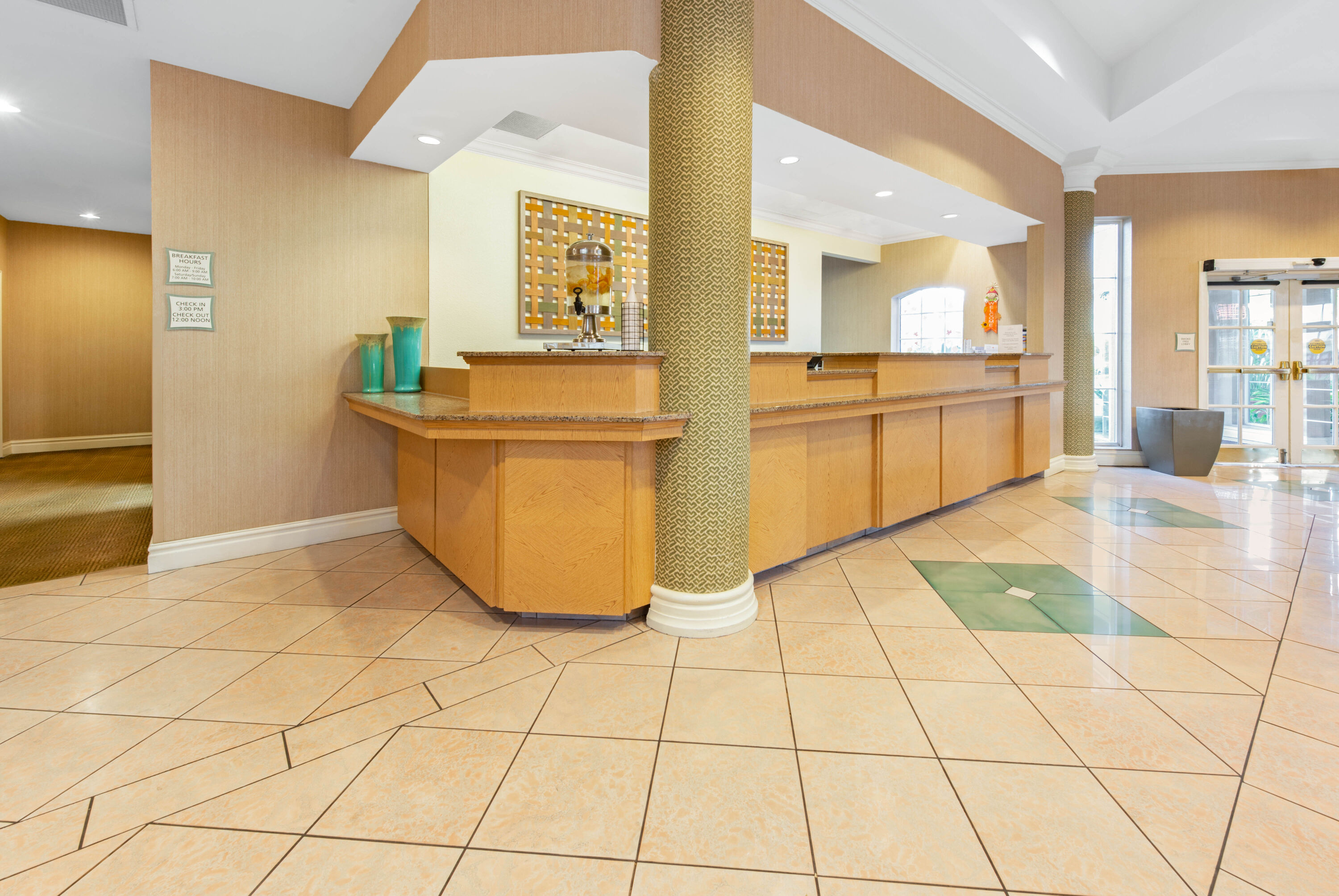 La Quinta Inn Suites By Wyndham Usf Near Busch Gardens Tampa