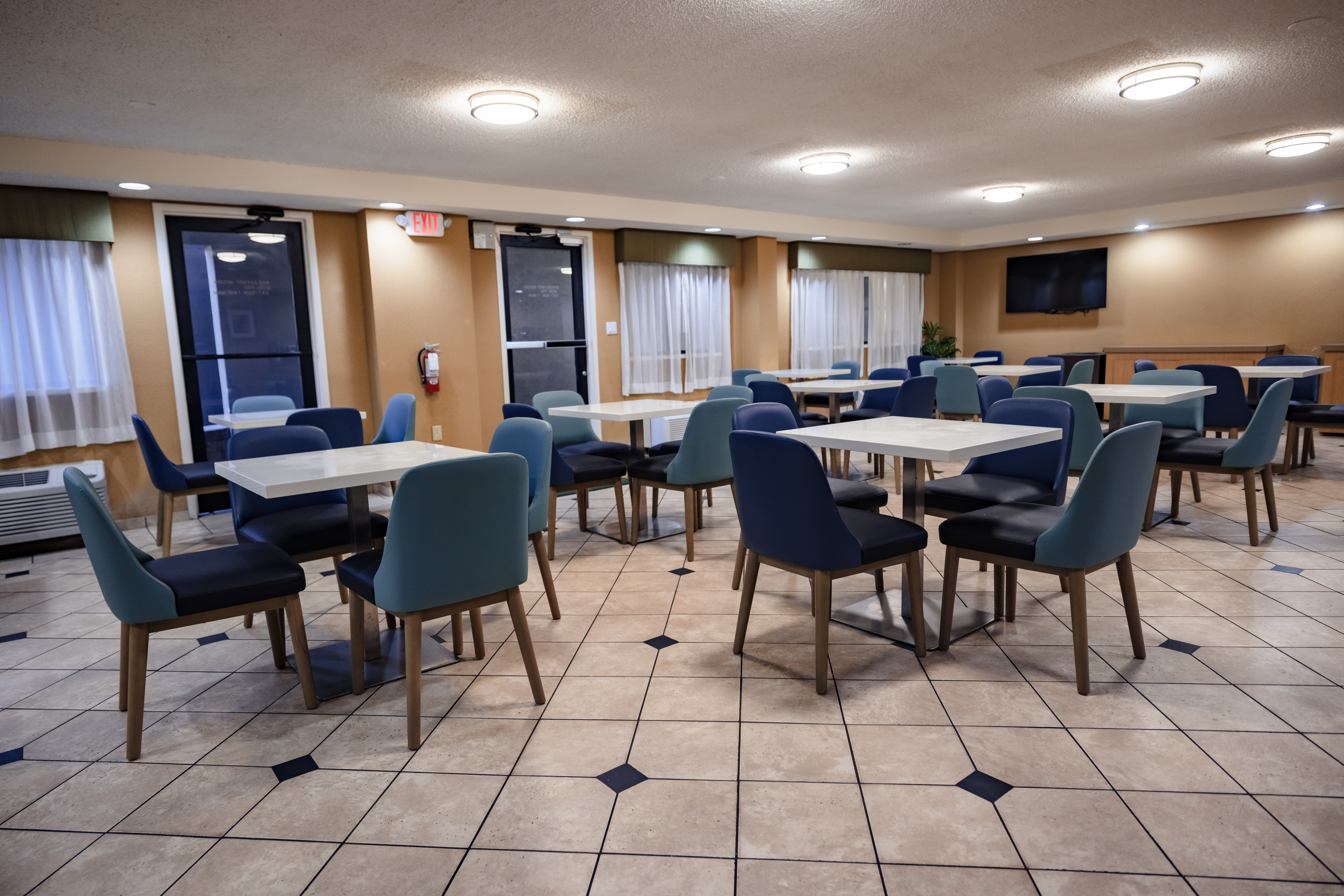 La Quinta Inn by Wyndham Tampa Near Busch Gardens restaurant breakfast area with seating in Tampa, Florida