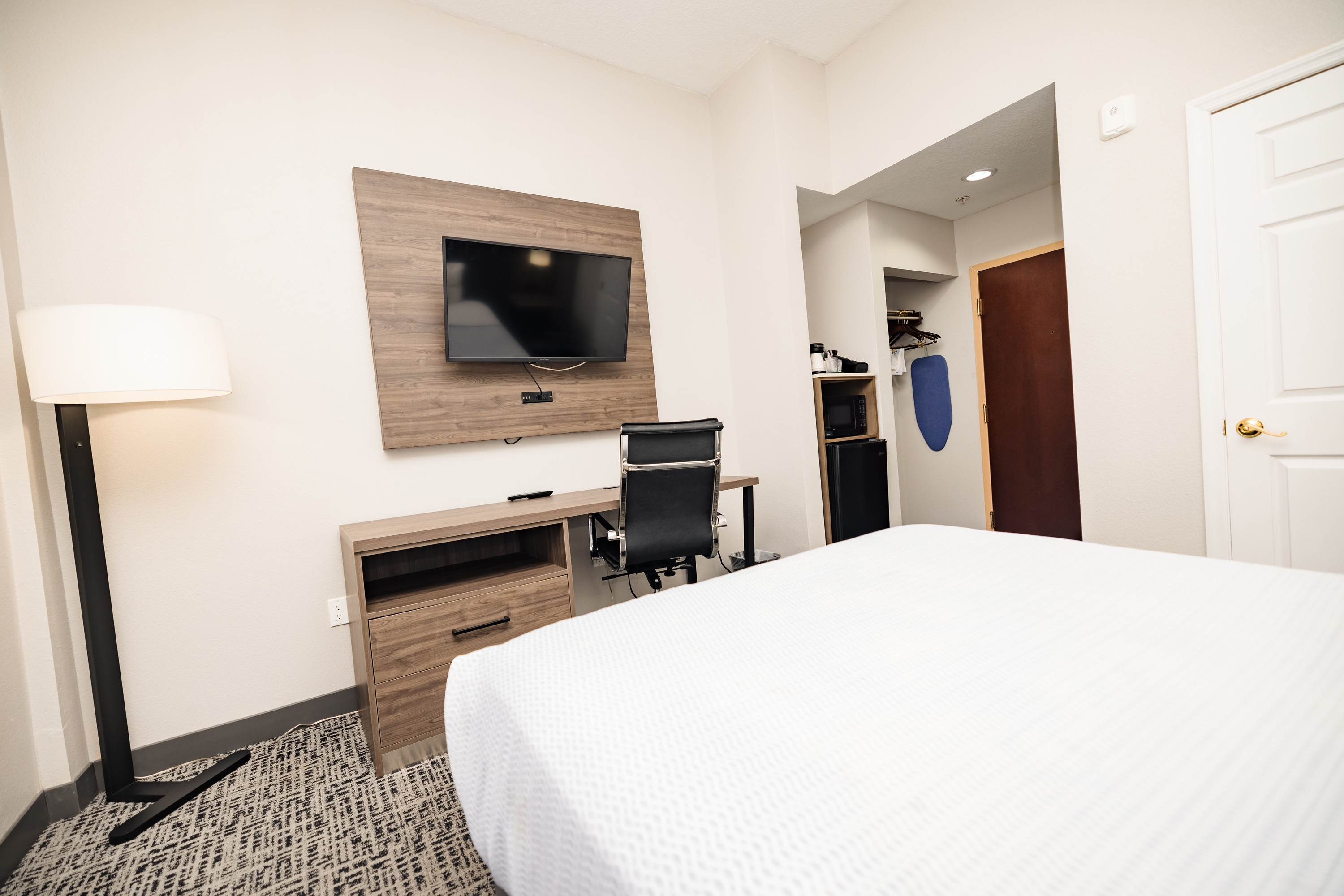 Guest room at the La Quinta Inn & Suites by Wyndham Tampa Central in Tampa, Florida