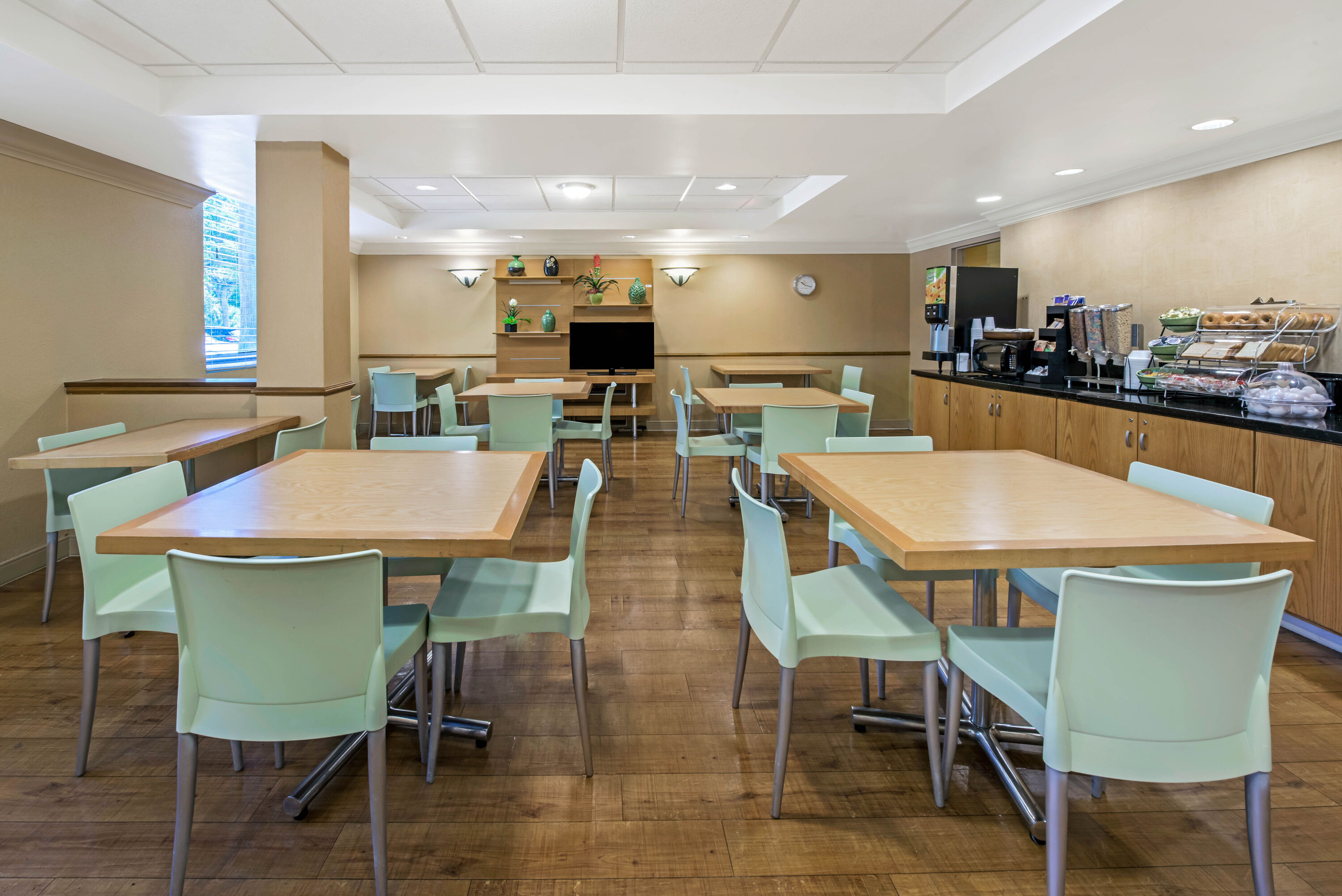 La Quinta Inn & Suites by Wyndham West Palm Beach Airport ...