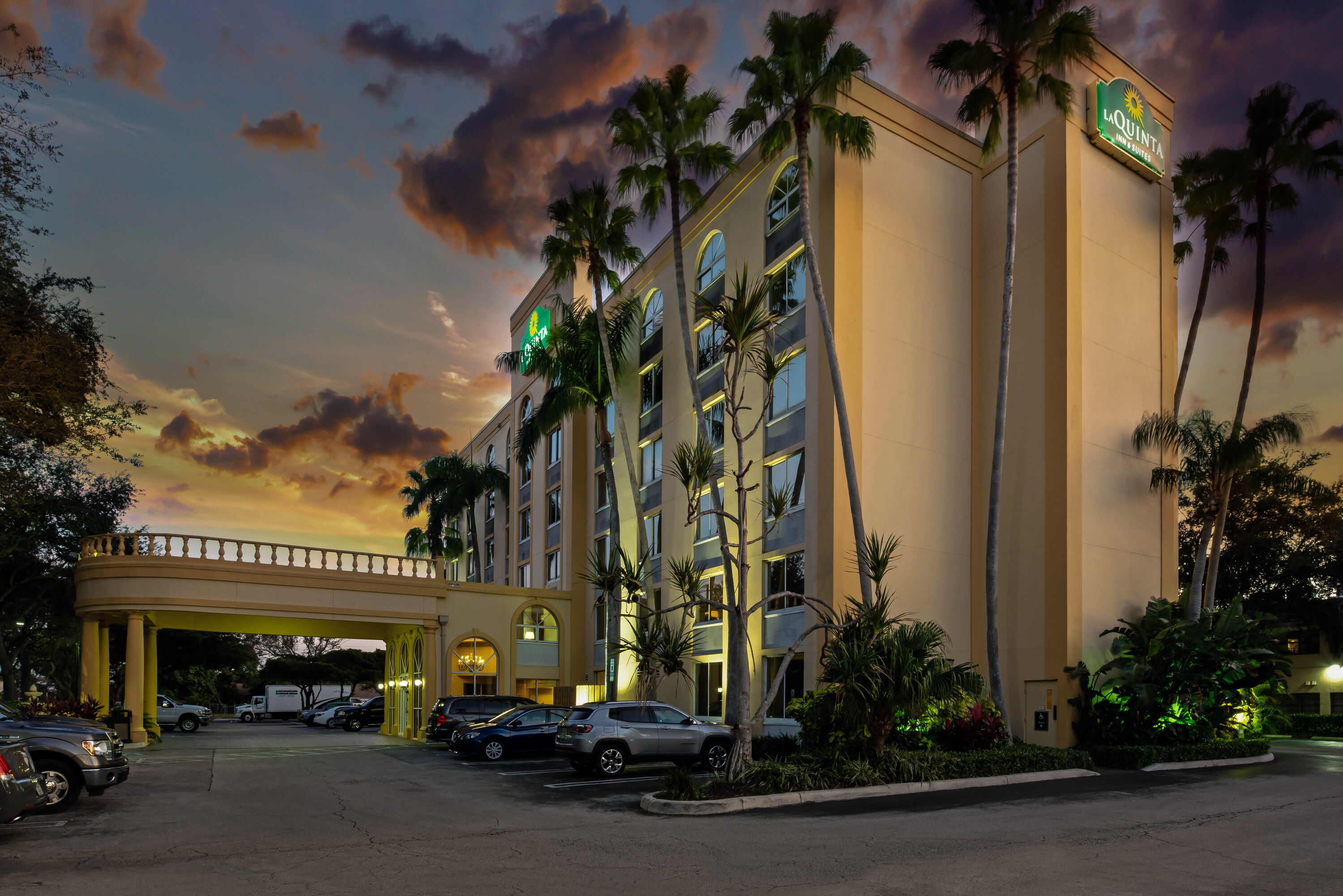 La Quinta Inn & Suites by Wyndham West Palm Beach Airport ...