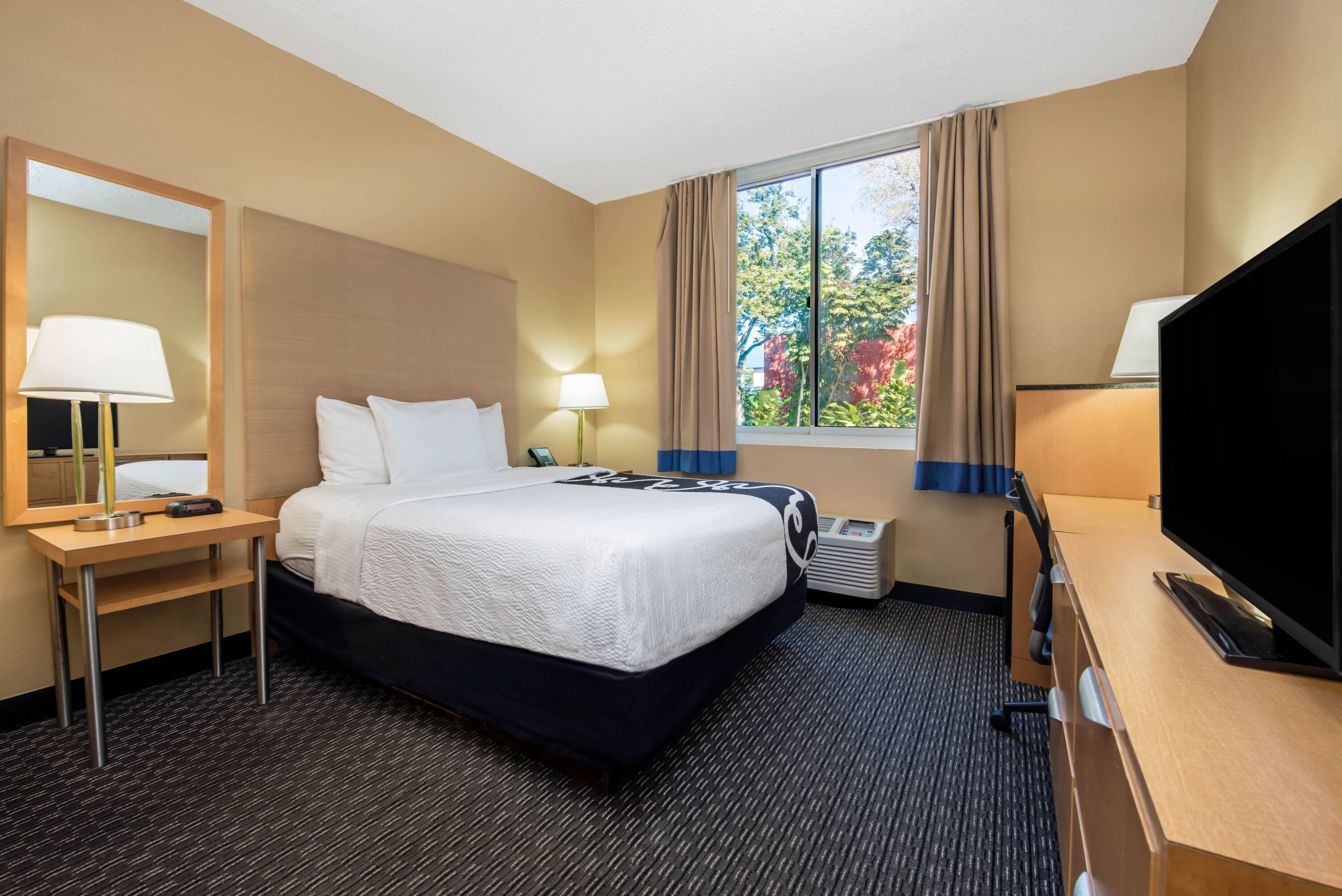 La Quinta Inn & Suites by Wyndham West Palm Beach Airport ...
