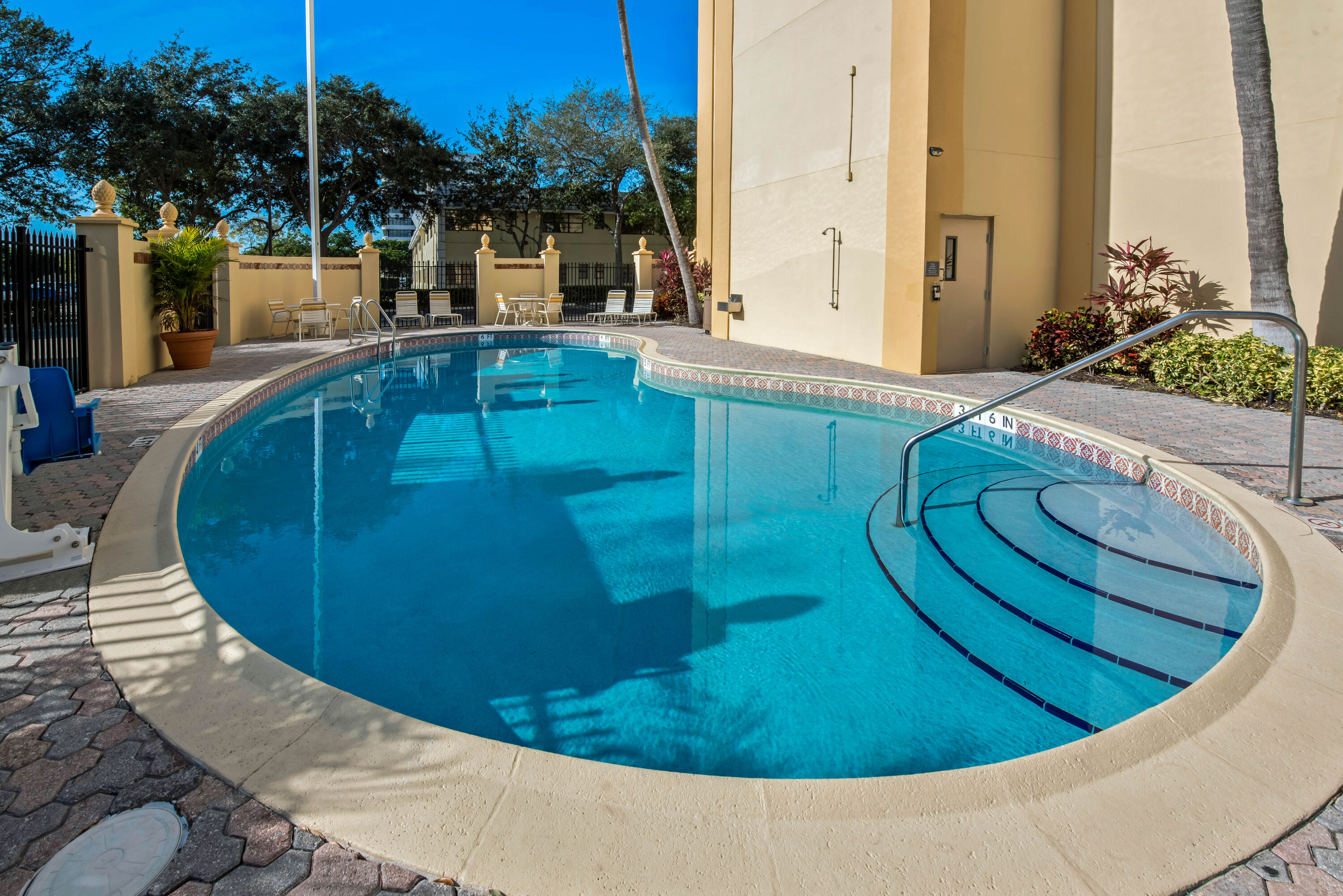 La Quinta Inn Amp Suites By Wyndham West Palm Beach Airport