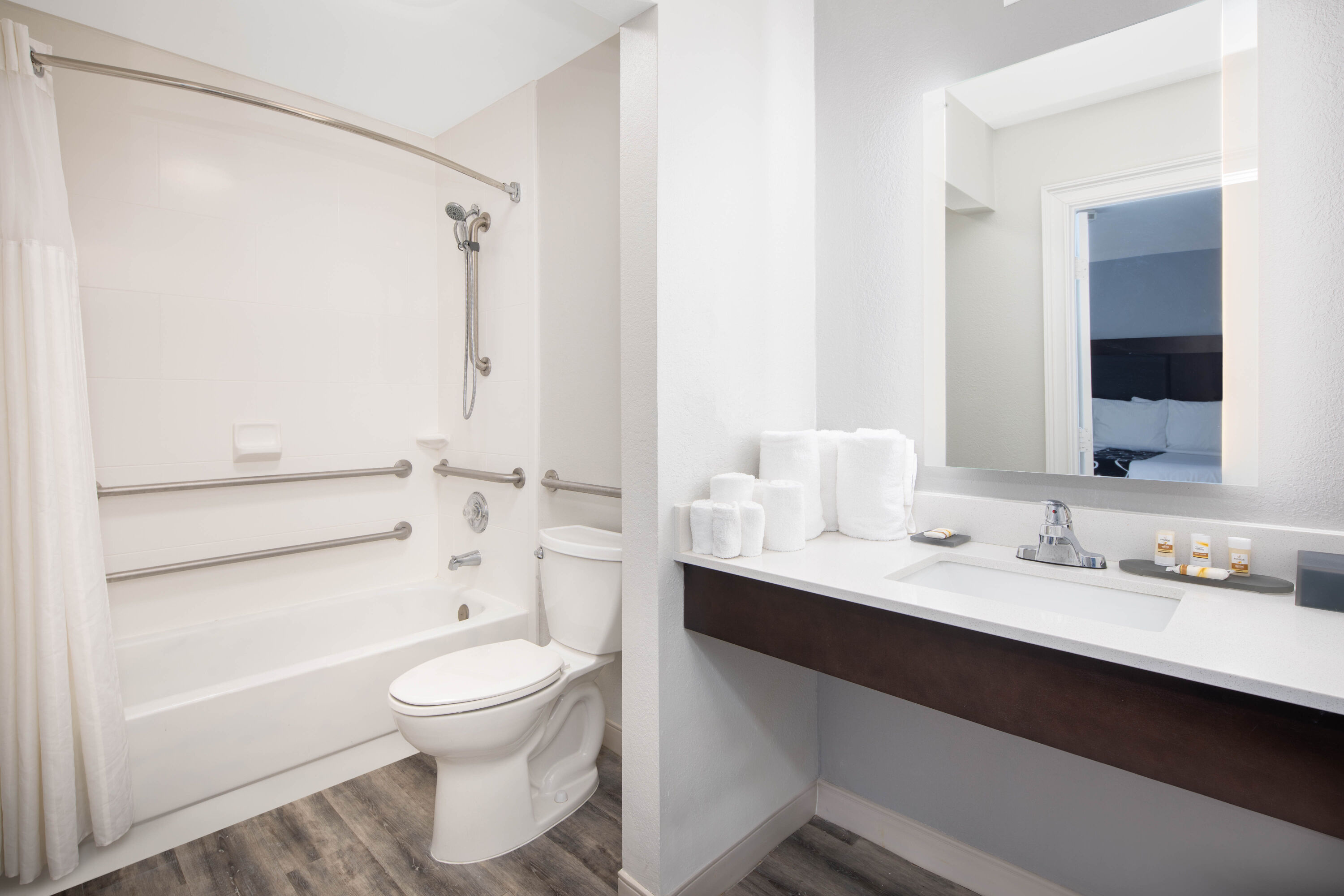 Guest room bath at the La Quinta Inn & Suites by Wyndham Atlanta Airport South in Atlanta, Georgia