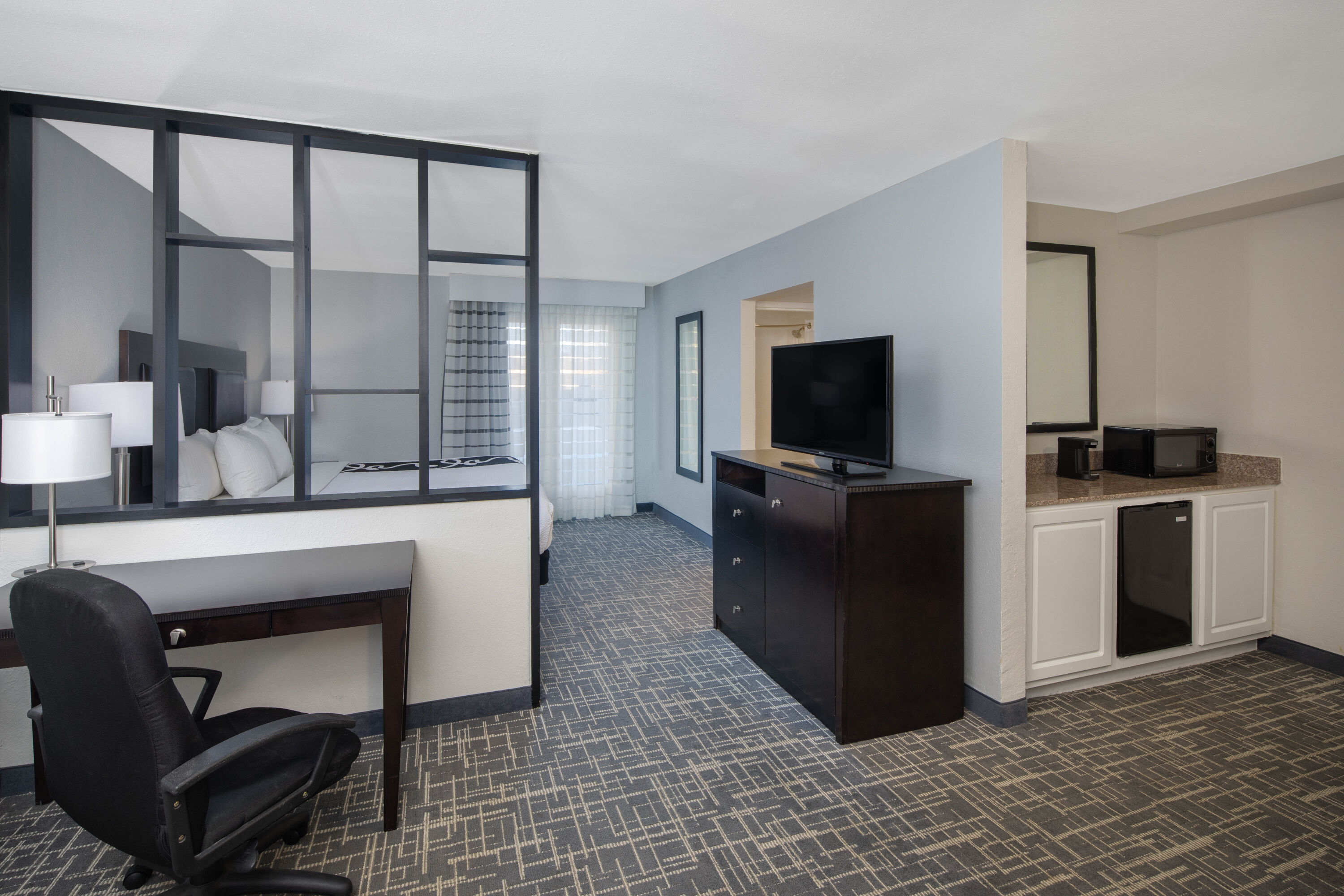 La Quinta Inn & Suites by Wyndham Atlanta Airport South suite in Atlanta, Georgia