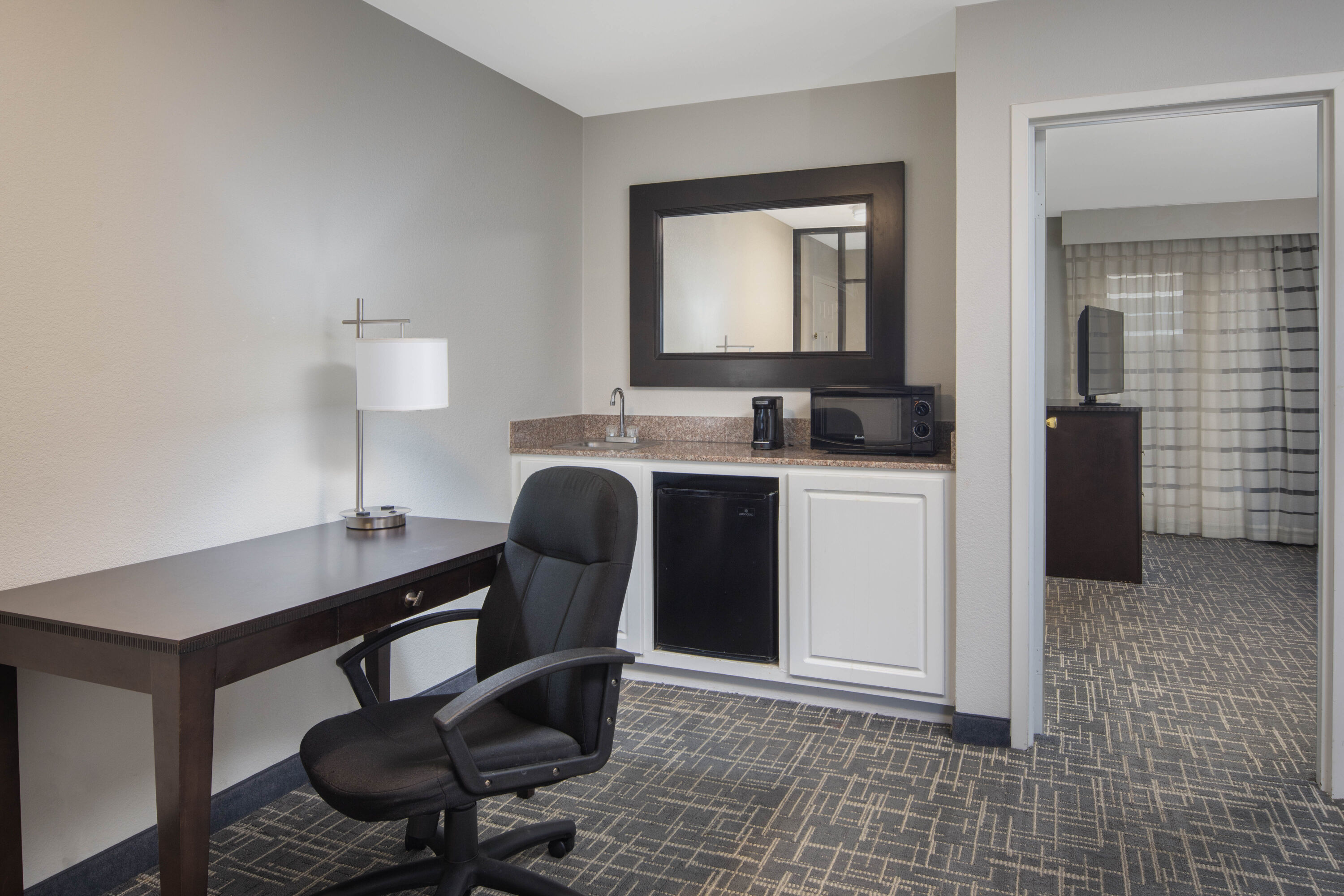La Quinta Inn Amp Suites By Wyndham Atlanta Airport South