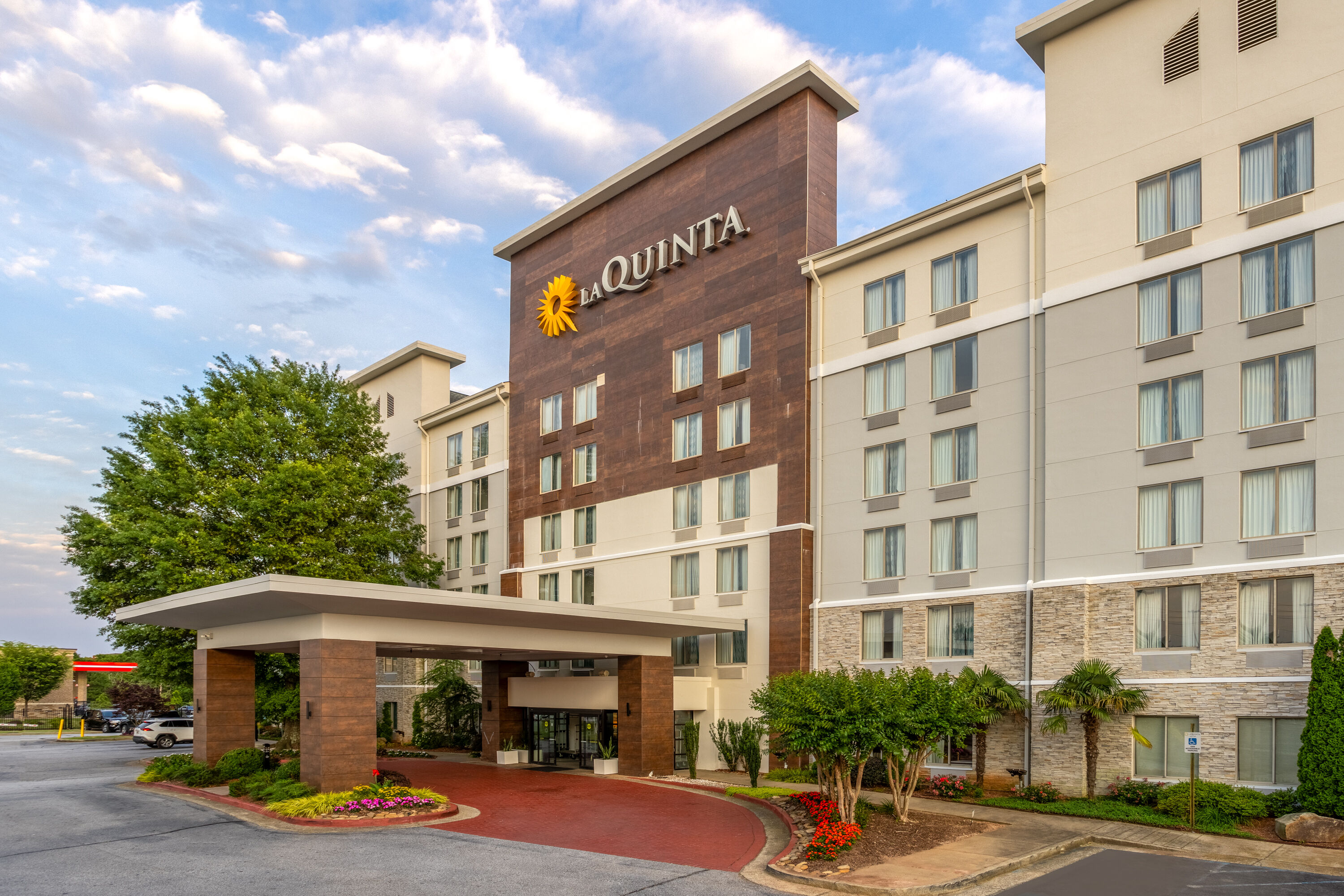 La Quinta Inn Amp Suites By Wyndham Atlanta Airport North