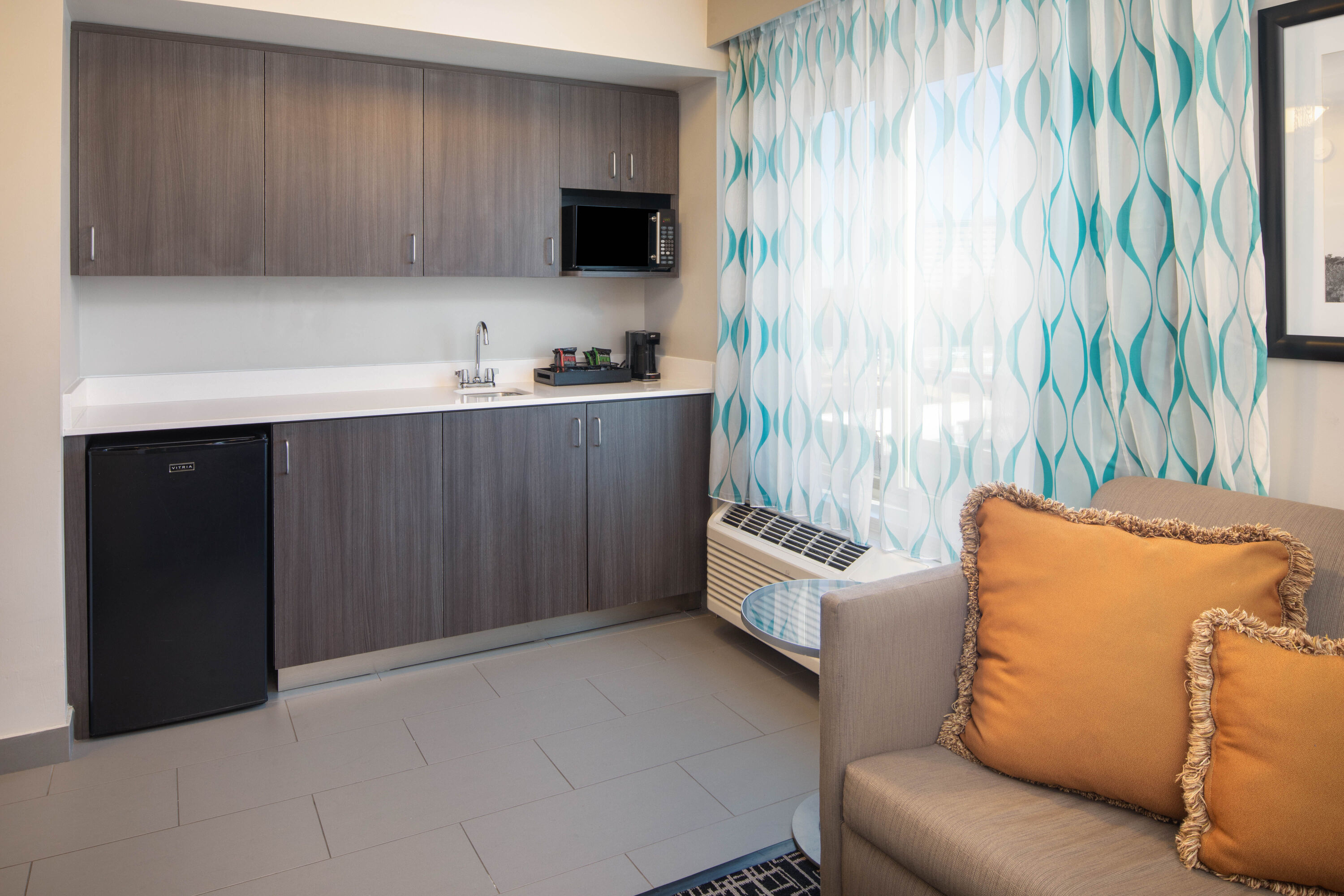 La Quinta Inn & Suites by Wyndham Atlanta Airport North suite in Atlanta, Georgia