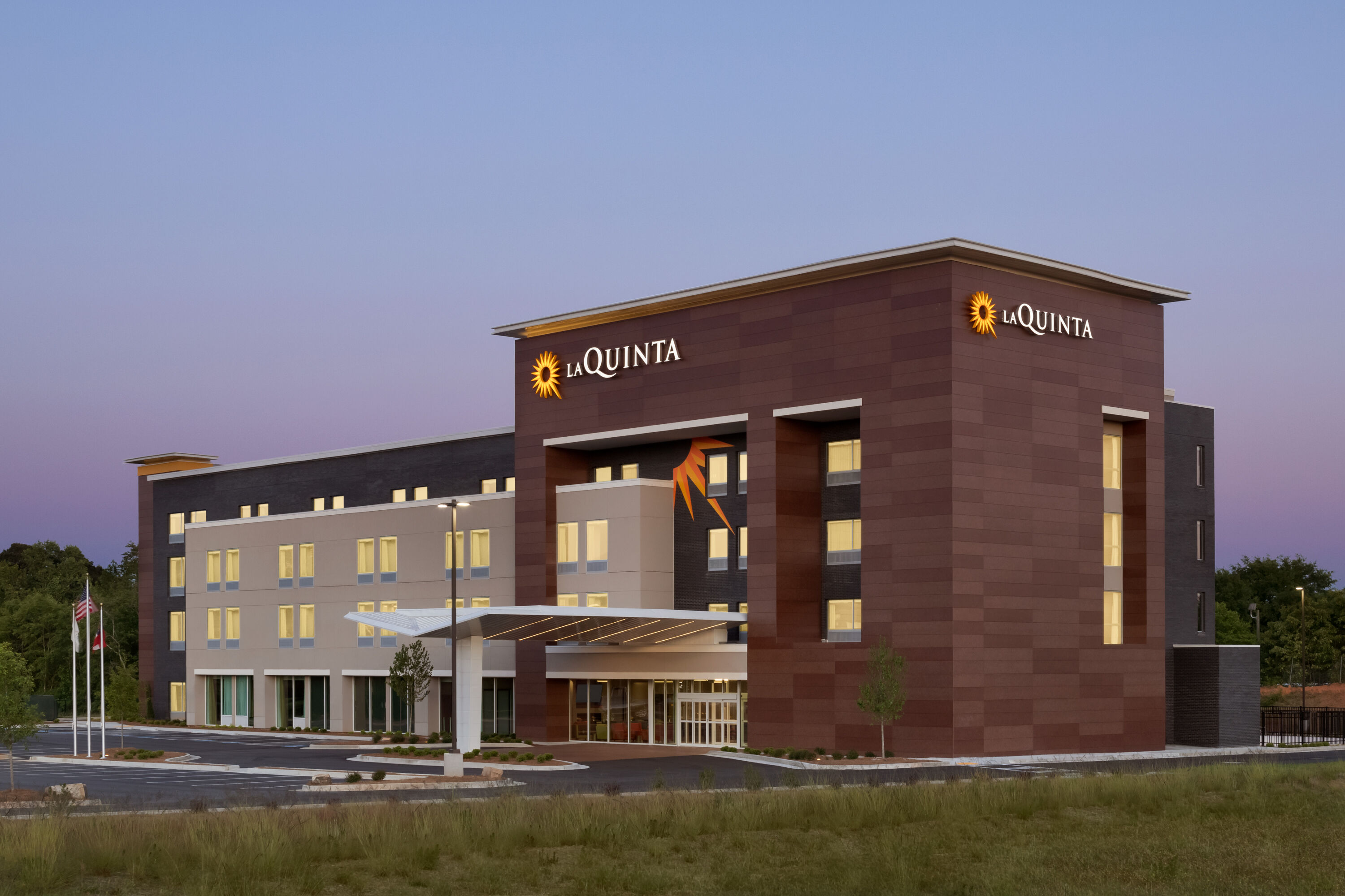 Exterior of La Quinta Inn & Suites by Wyndham Braselton hotel in Braselton, Georgia