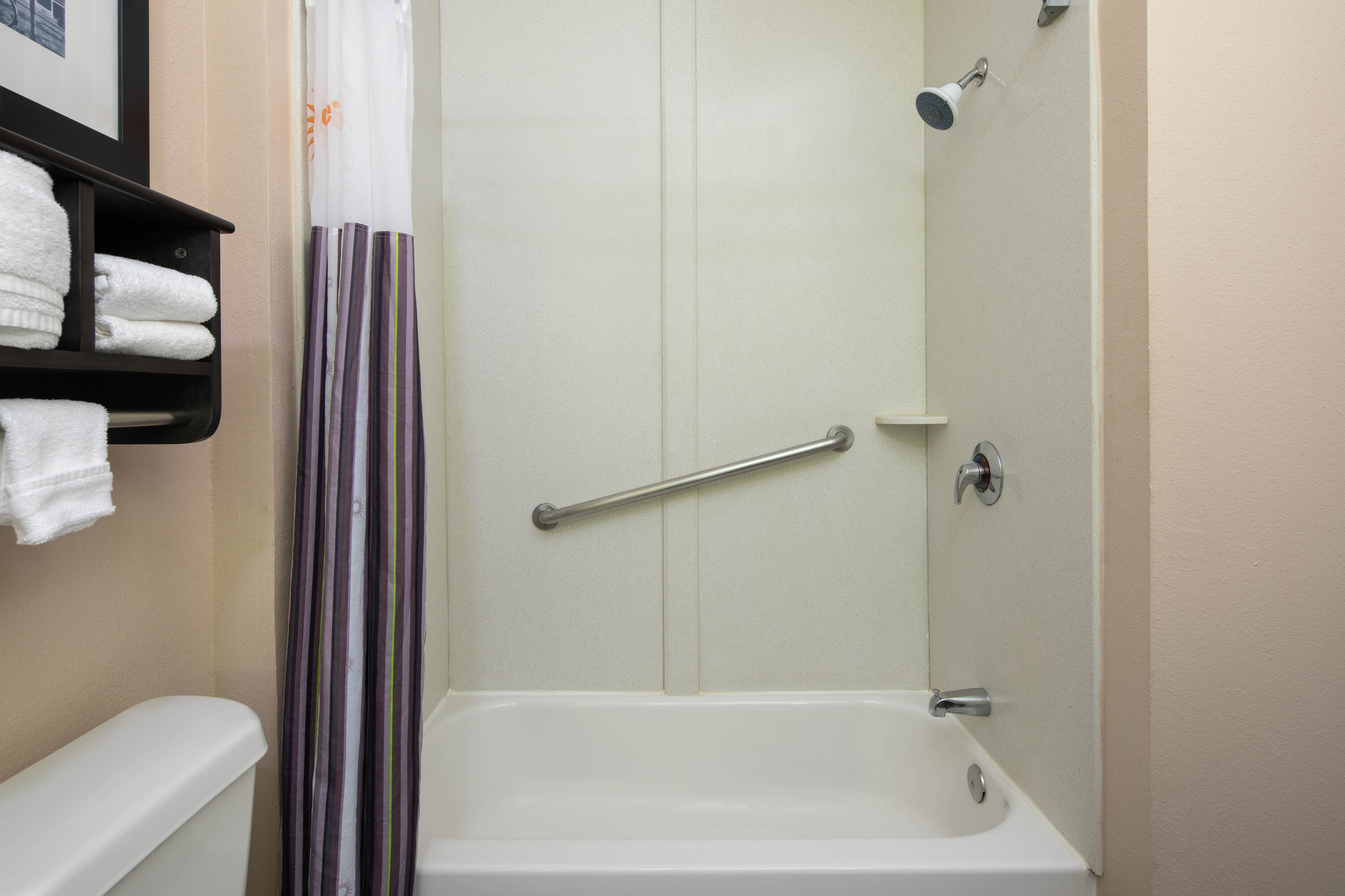 Guest room bath at the La Quinta Inn by Wyndham Calhoun South I-75 in Calhoun, Georgia