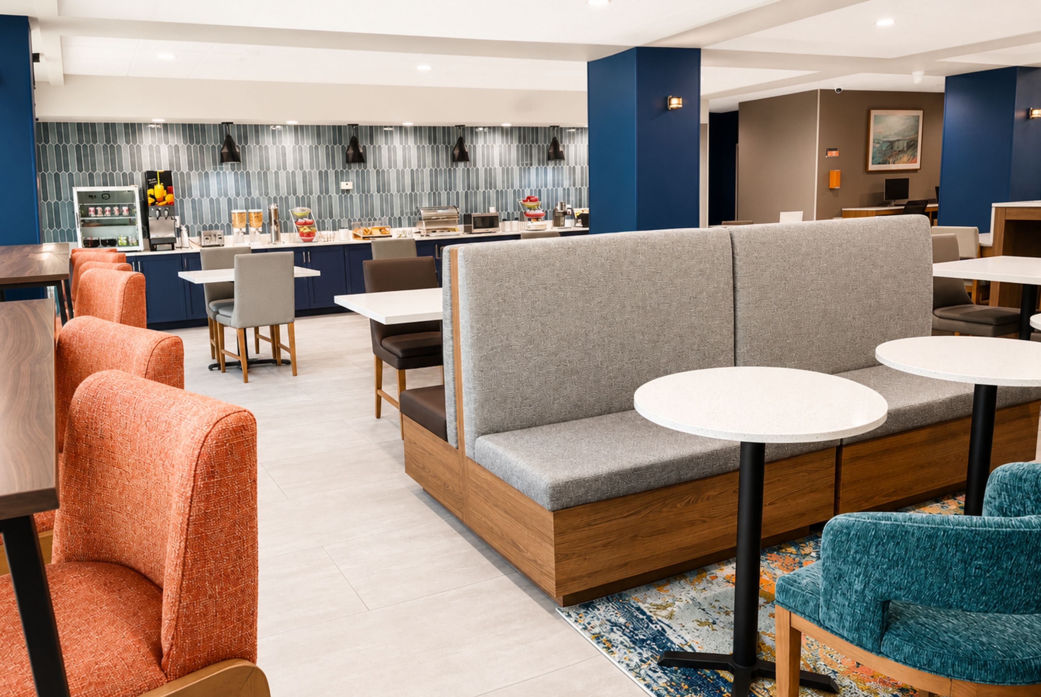 La Quinta Inn & Suites by Wyndham Duluth/Atlanta restaurant breakfast area with seating in Duluth, Georgia