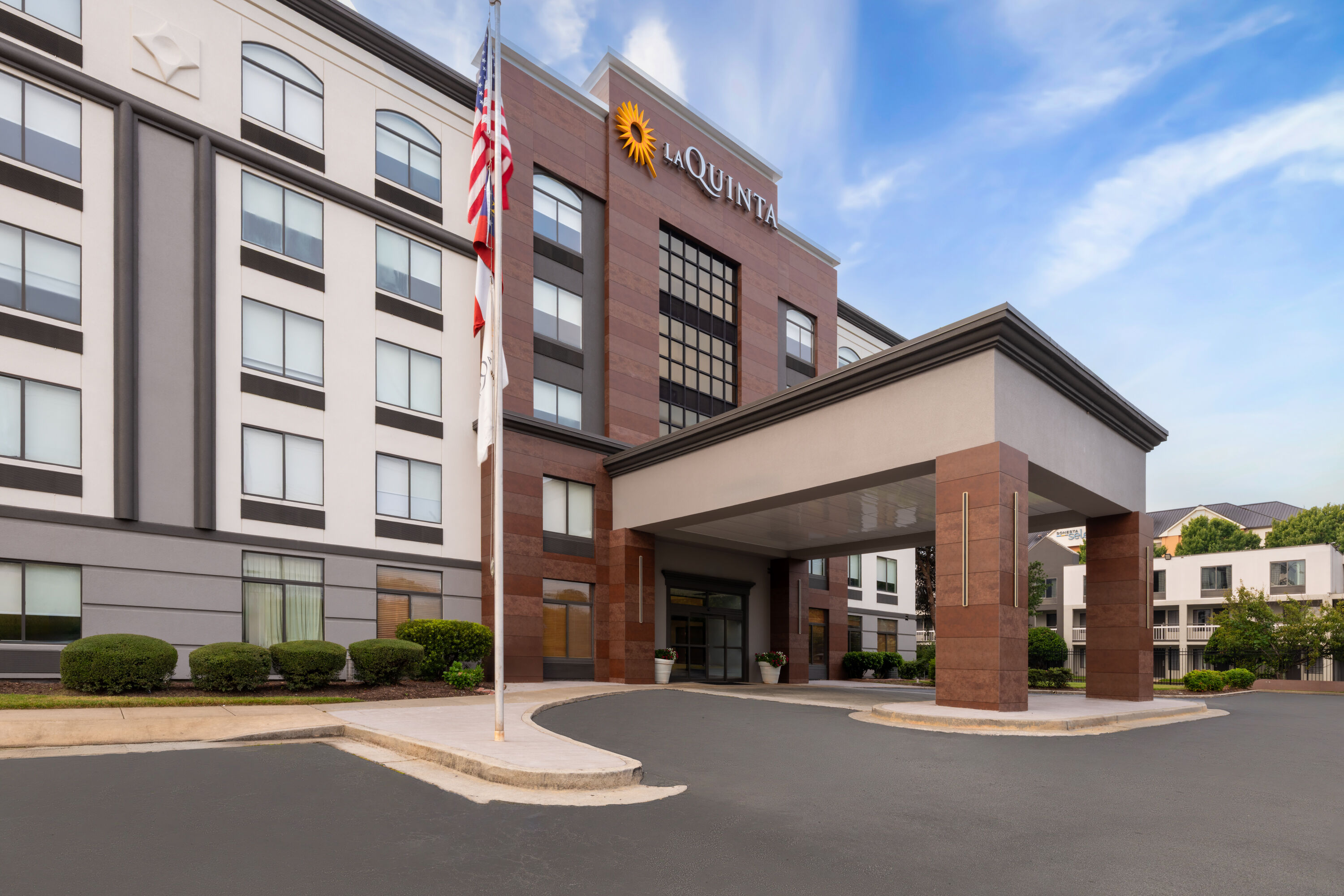 Exterior Day Image of La Quinta Inn & Suites by Wyndham Duluth/Atlanta hotel in Duluth, Georgia