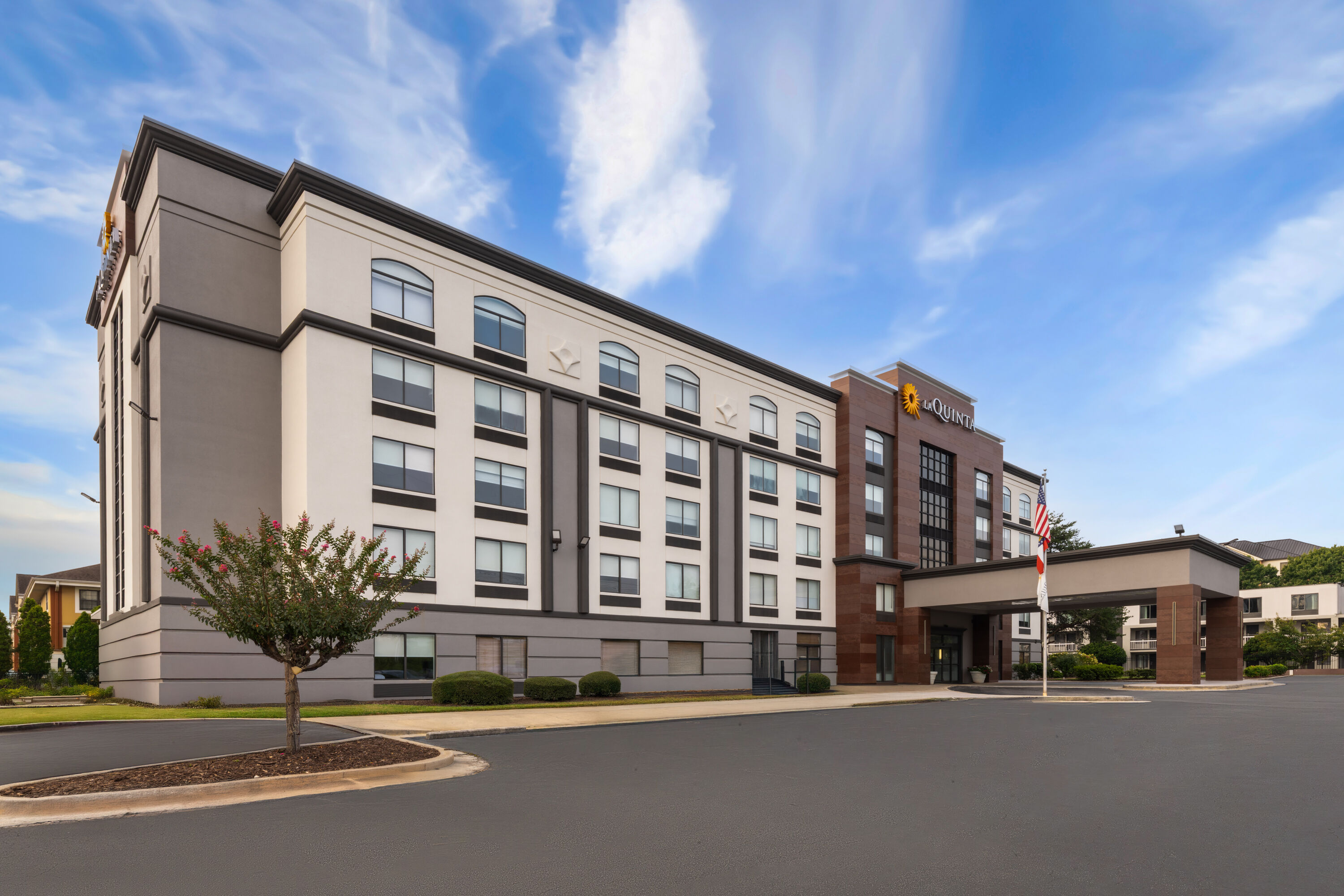 Exterior Day Image of La Quinta Inn & Suites by Wyndham Duluth/Atlanta hotel in Duluth, Georgia