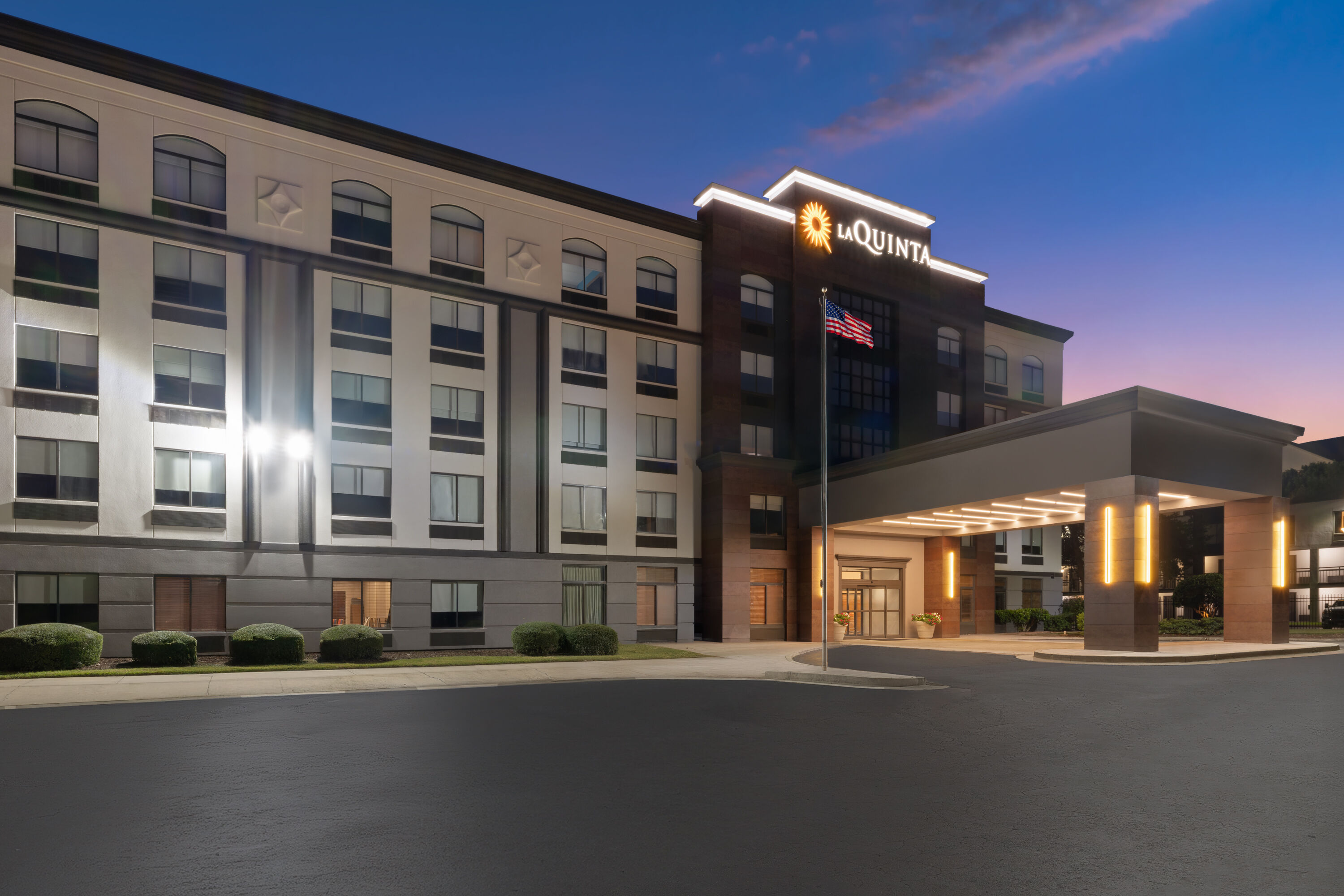Exterior Dusk Image of La Quinta Inn & Suites by Wyndham Duluth/Atlanta hotel in Duluth, Georgia