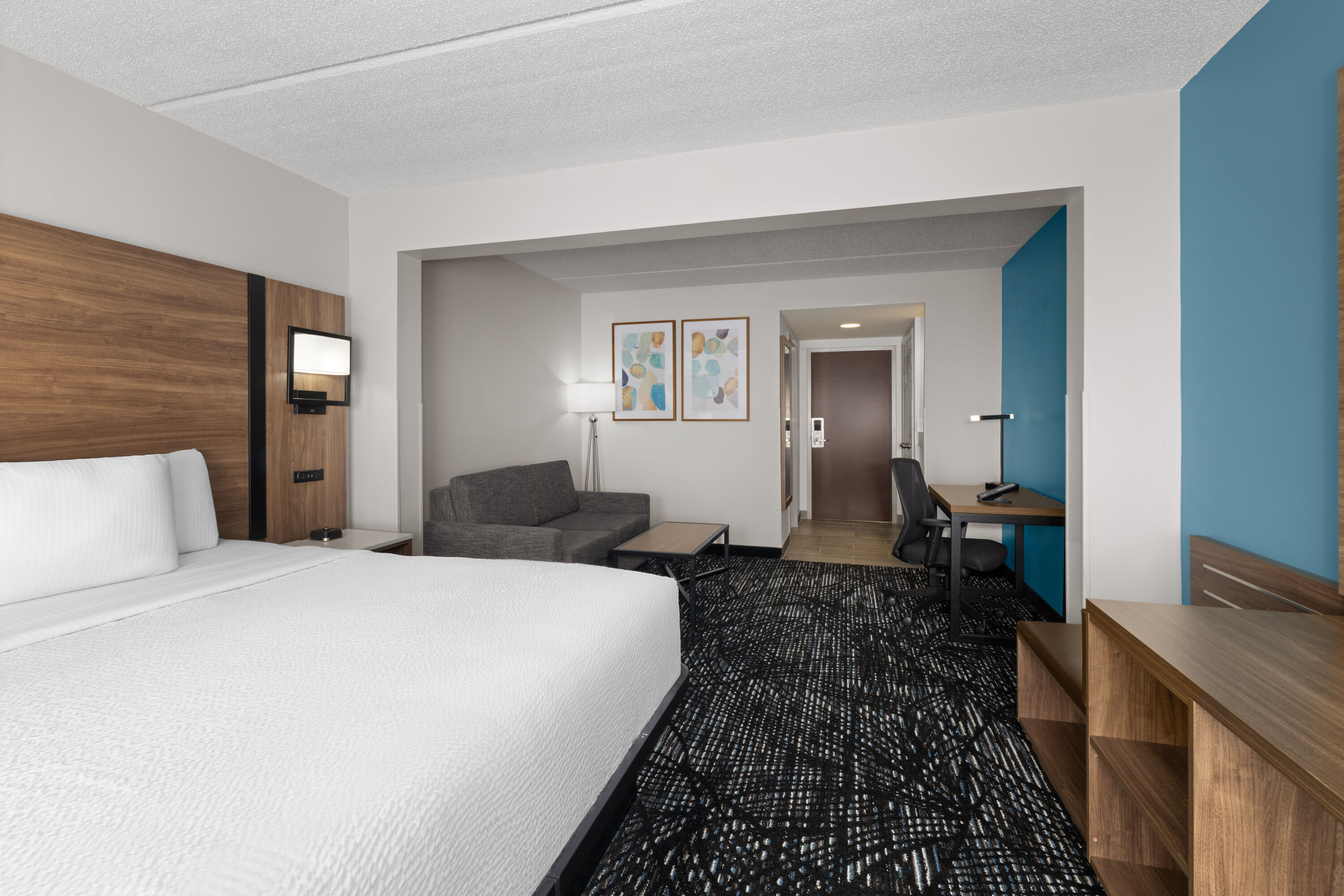 Guest room at the La Quinta Inn & Suites by Wyndham Duluth/Atlanta in Duluth, Georgia