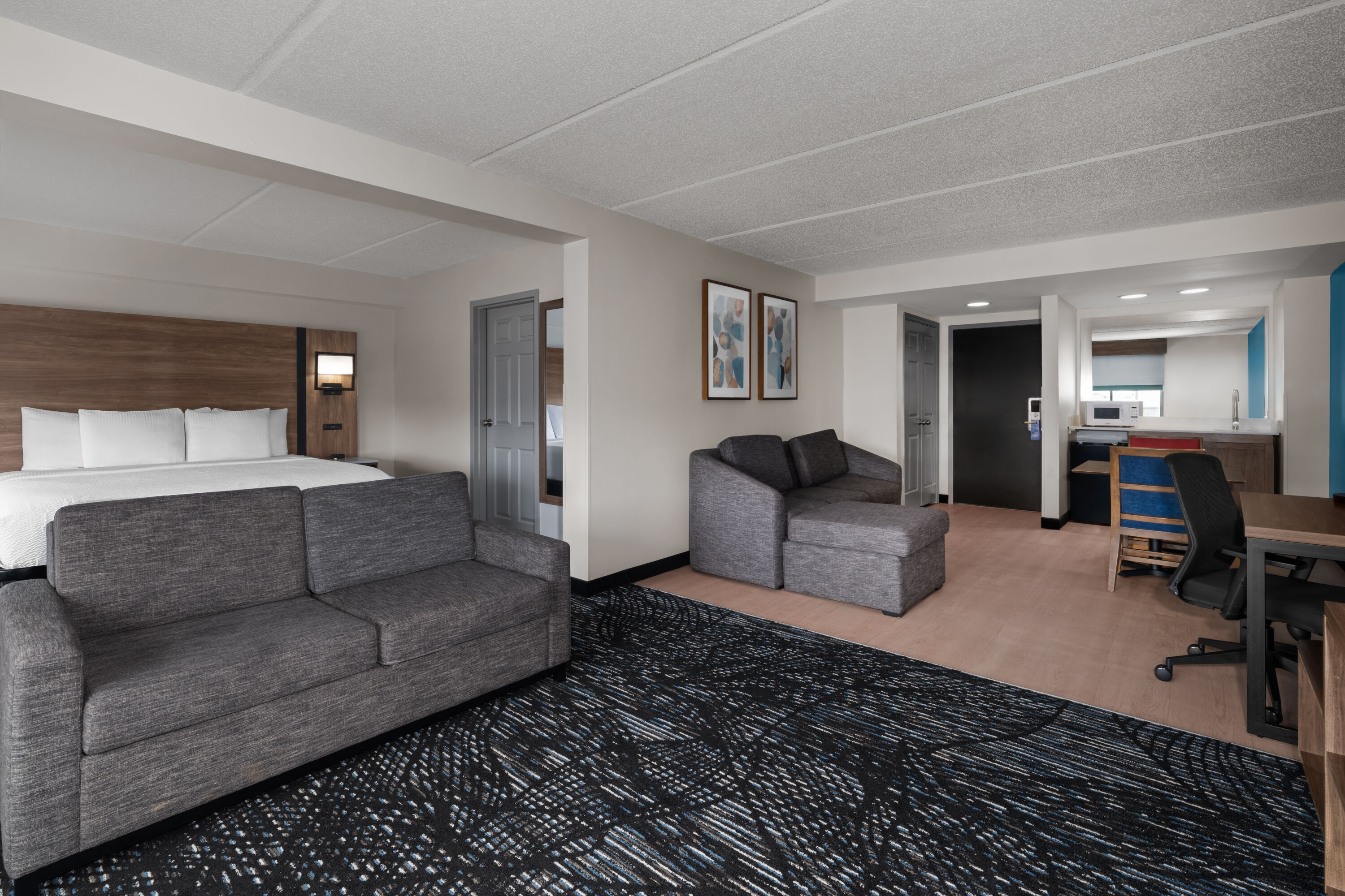 La Quinta Inn & Suites by Wyndham Duluth/Atlanta suite in Duluth, Georgia