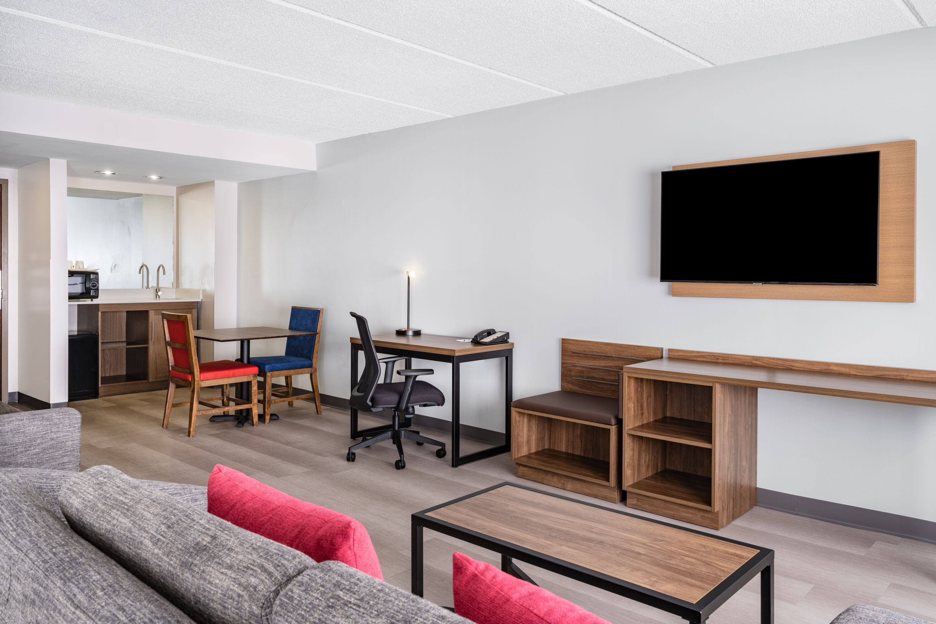 La Quinta Inn & Suites by Wyndham Duluth/Atlanta suite in Duluth, Georgia