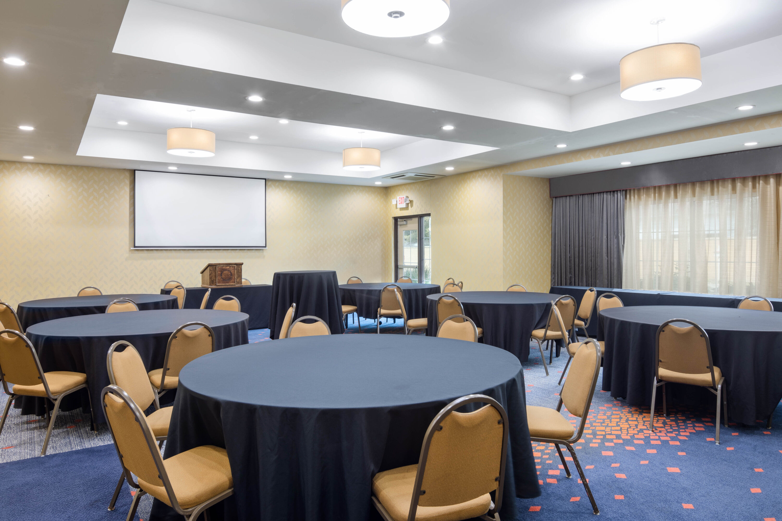 Meeting room banquet rounds at La Quinta Inn & Suites by Wyndham Hinesville - Fort Stewart in Hinesville, Georgia