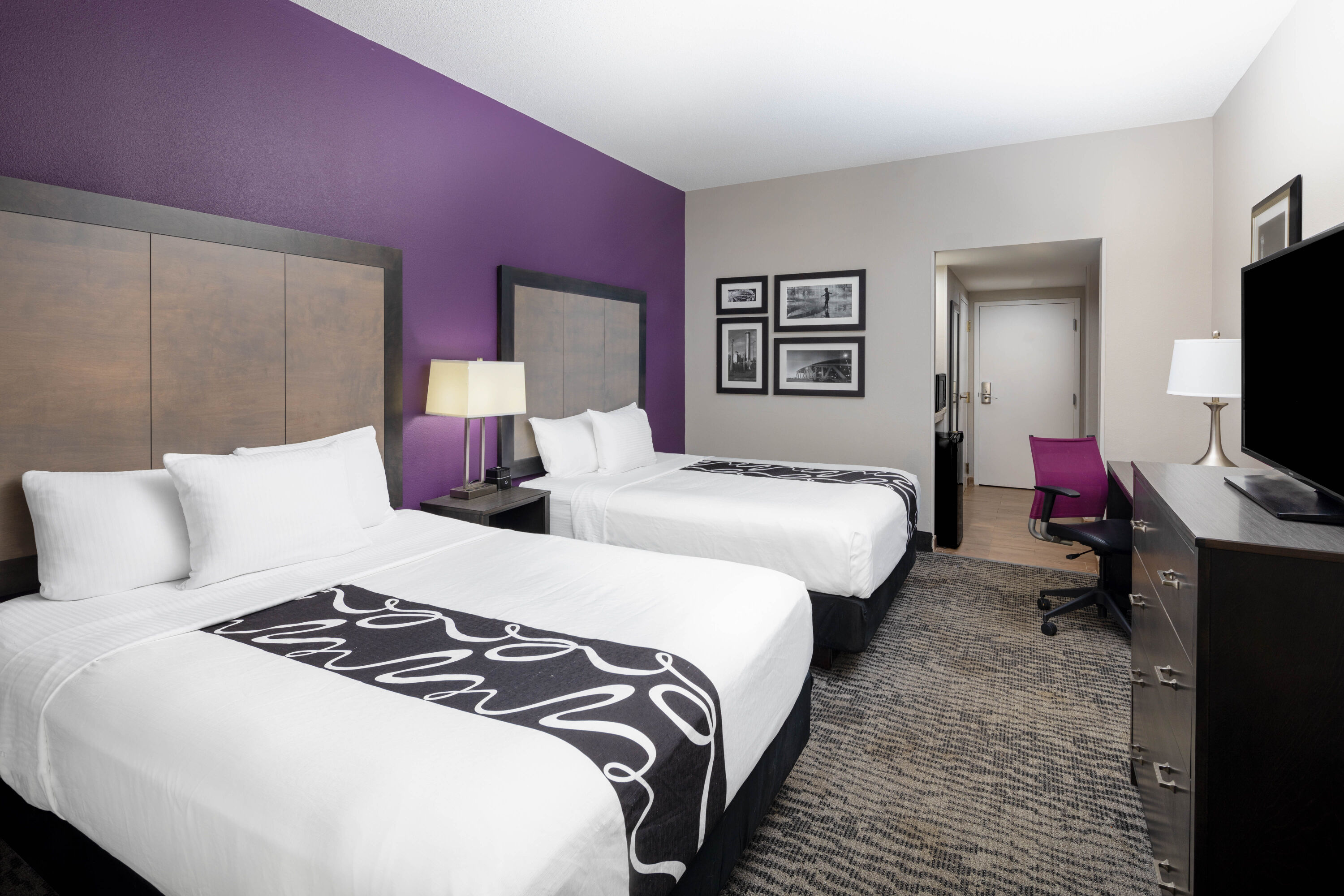 Guest room at the La Quinta Inn & Suites by Wyndham Kennesaw in Kennesaw, Georgia