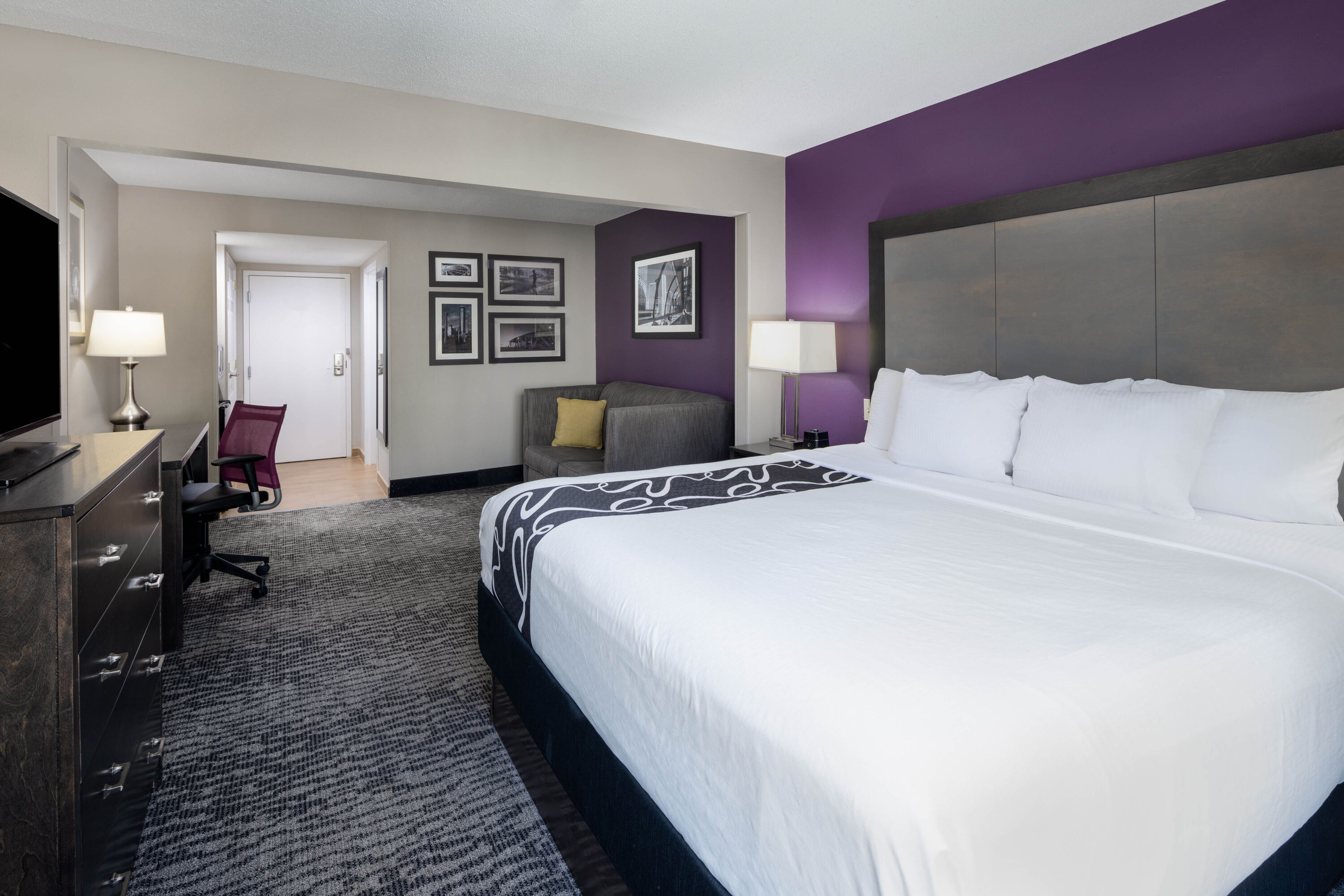 La Quinta Inn & Suites by Wyndham Kennesaw suite in Kennesaw, Georgia