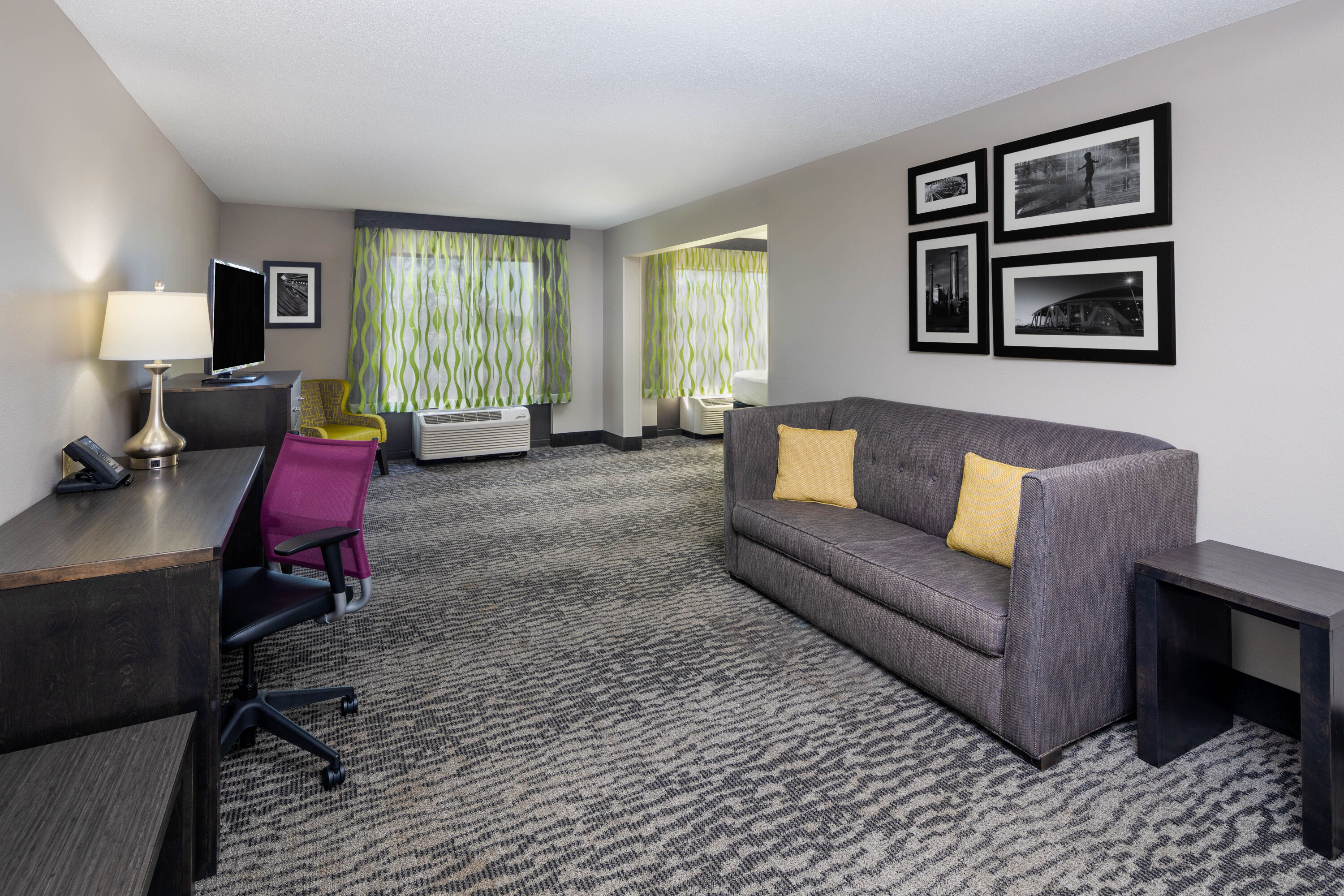 La Quinta Inn & Suites by Wyndham Kennesaw suite in Kennesaw, Georgia