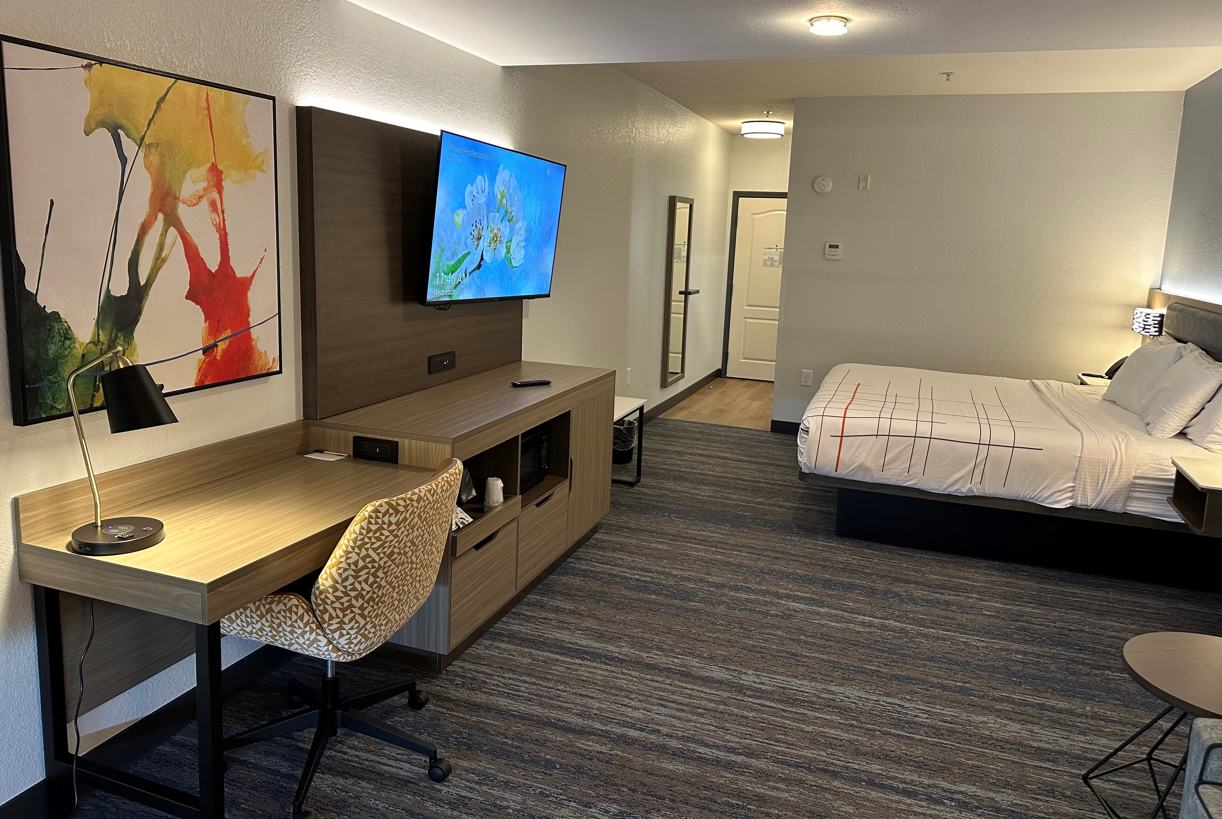 Guest room at the La Quinta Inn & Suites by Wyndham Macon West in Macon, Georgia