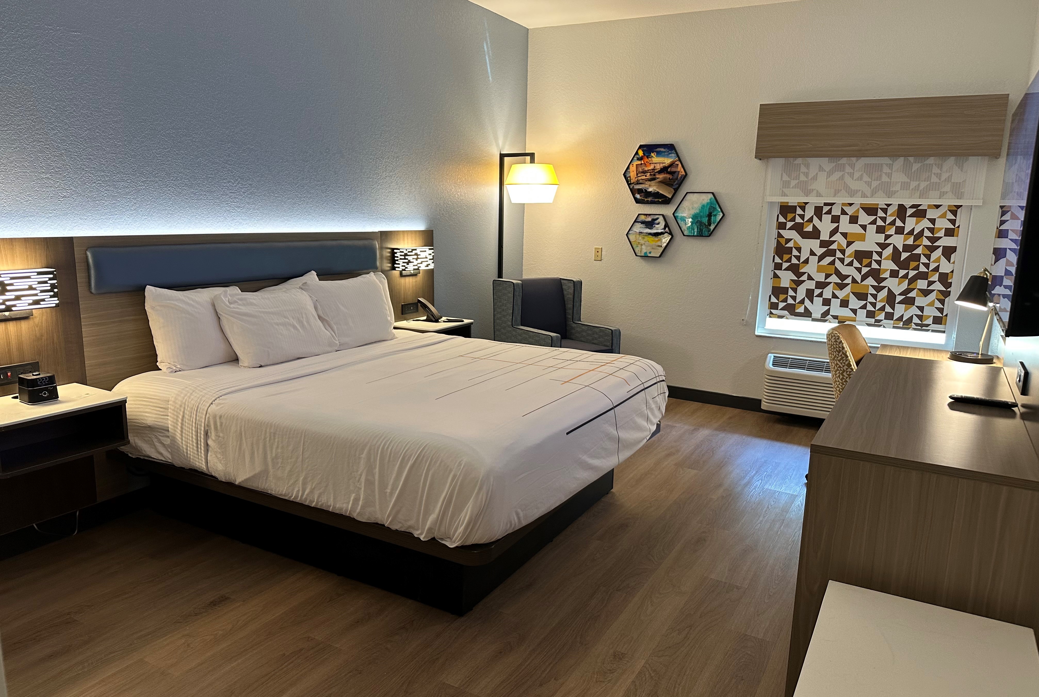 Guest room at the La Quinta Inn & Suites by Wyndham Macon West in Macon, Georgia