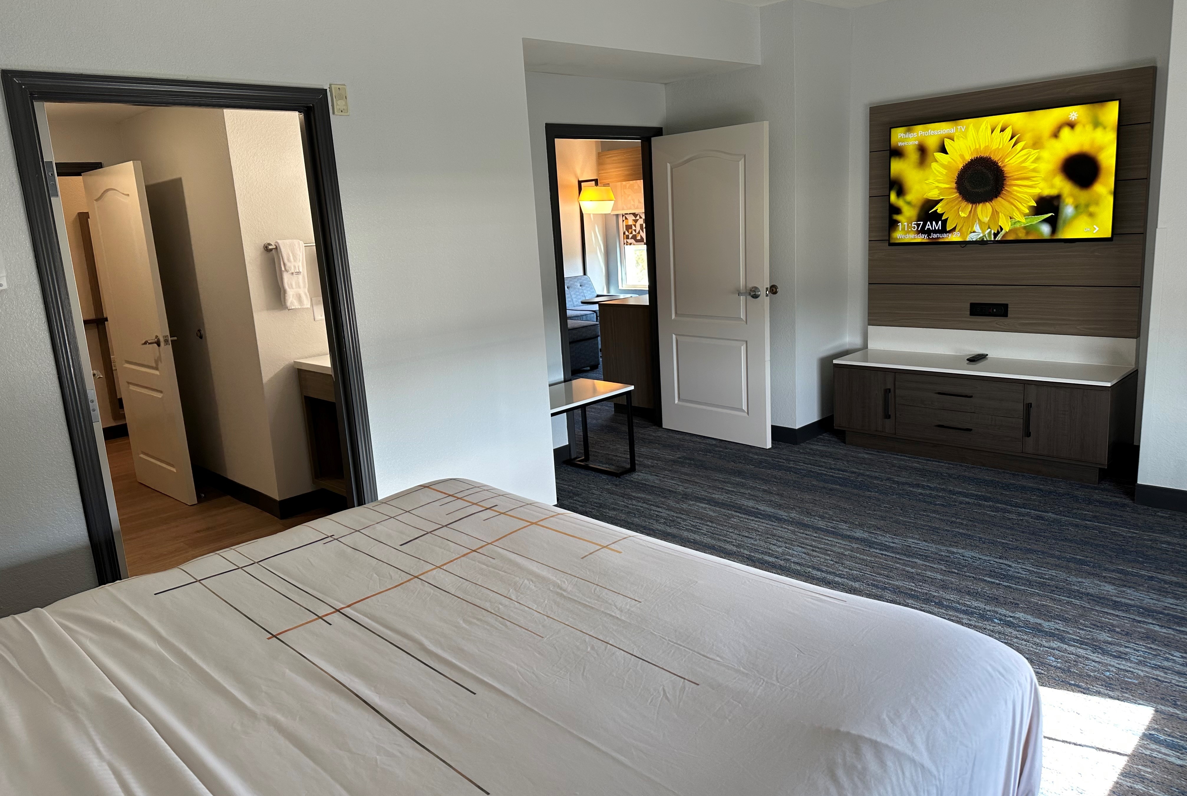 Guest room at the La Quinta Inn & Suites by Wyndham Macon West in Macon, Georgia