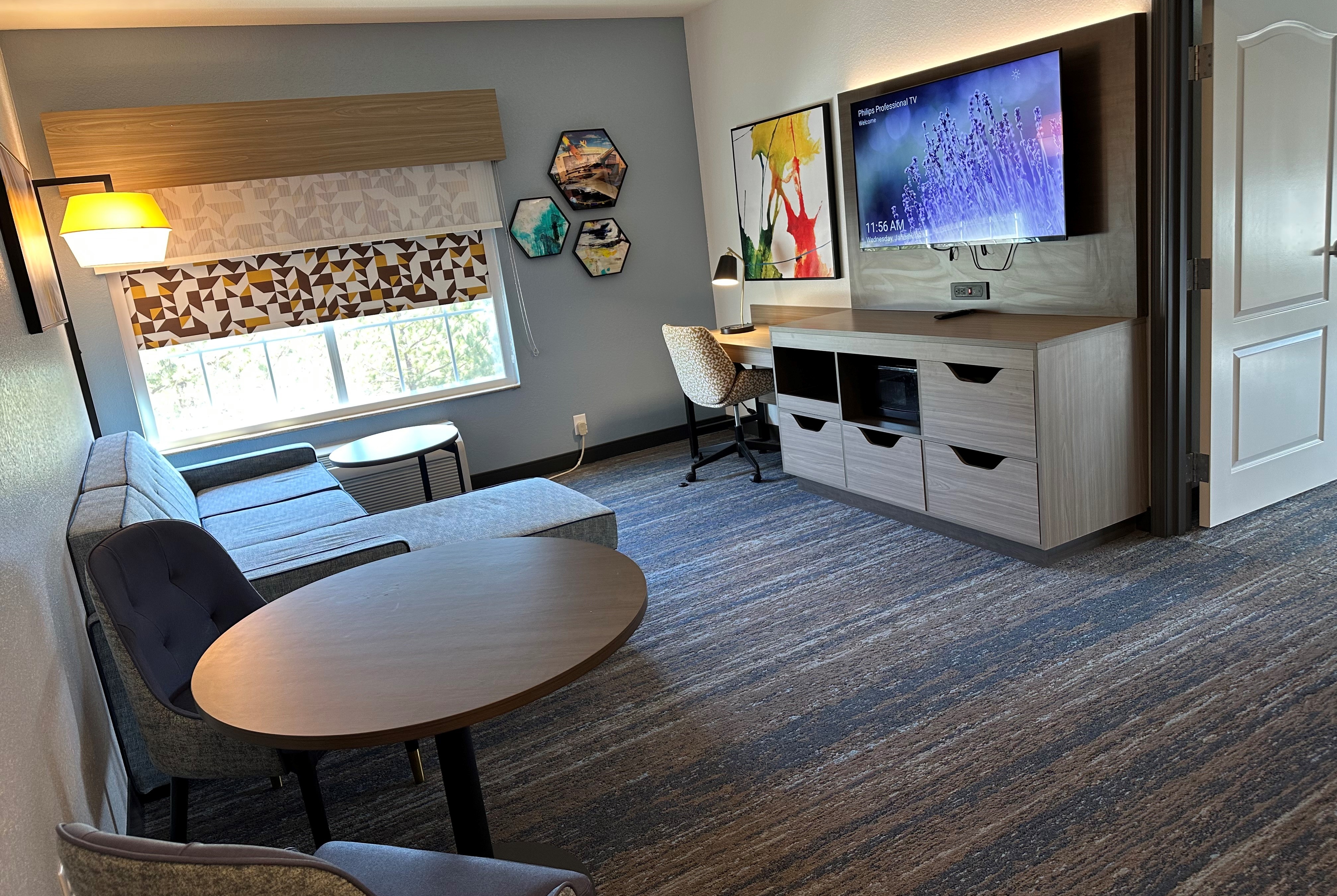 Guest room at the La Quinta Inn & Suites by Wyndham Macon West in Macon, Georgia