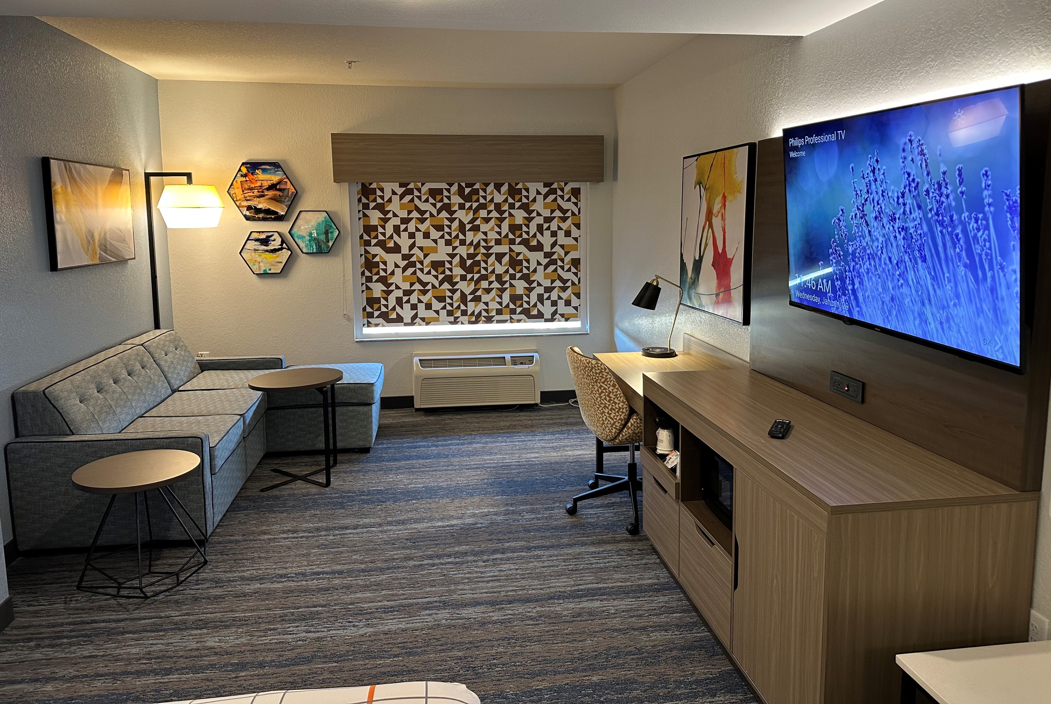 Guest room at the La Quinta Inn & Suites by Wyndham Macon West in Macon, Georgia