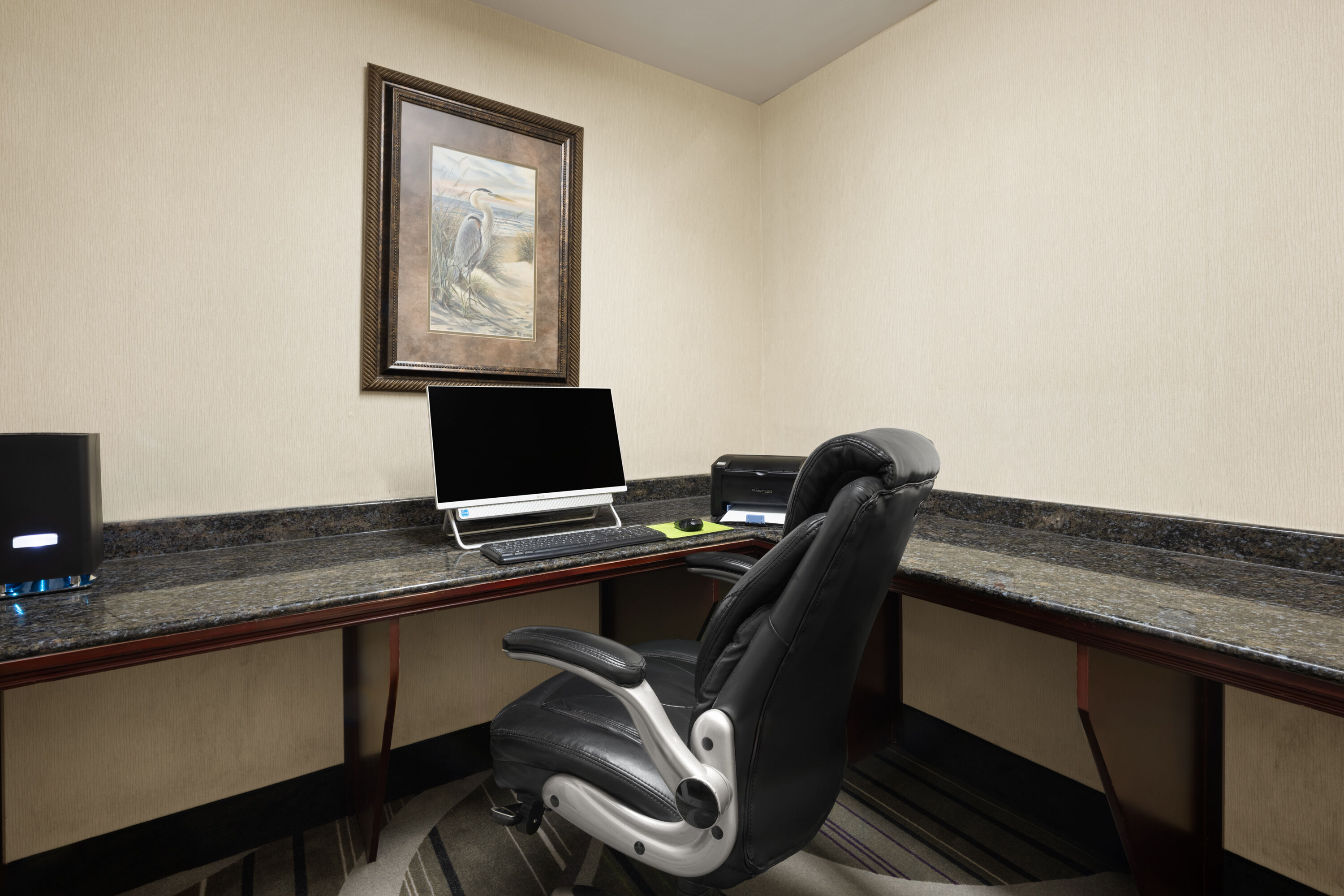 La Quinta Inn & Suites by Wyndham Savannah Airport - Pooler business center in Pooler, Georgia