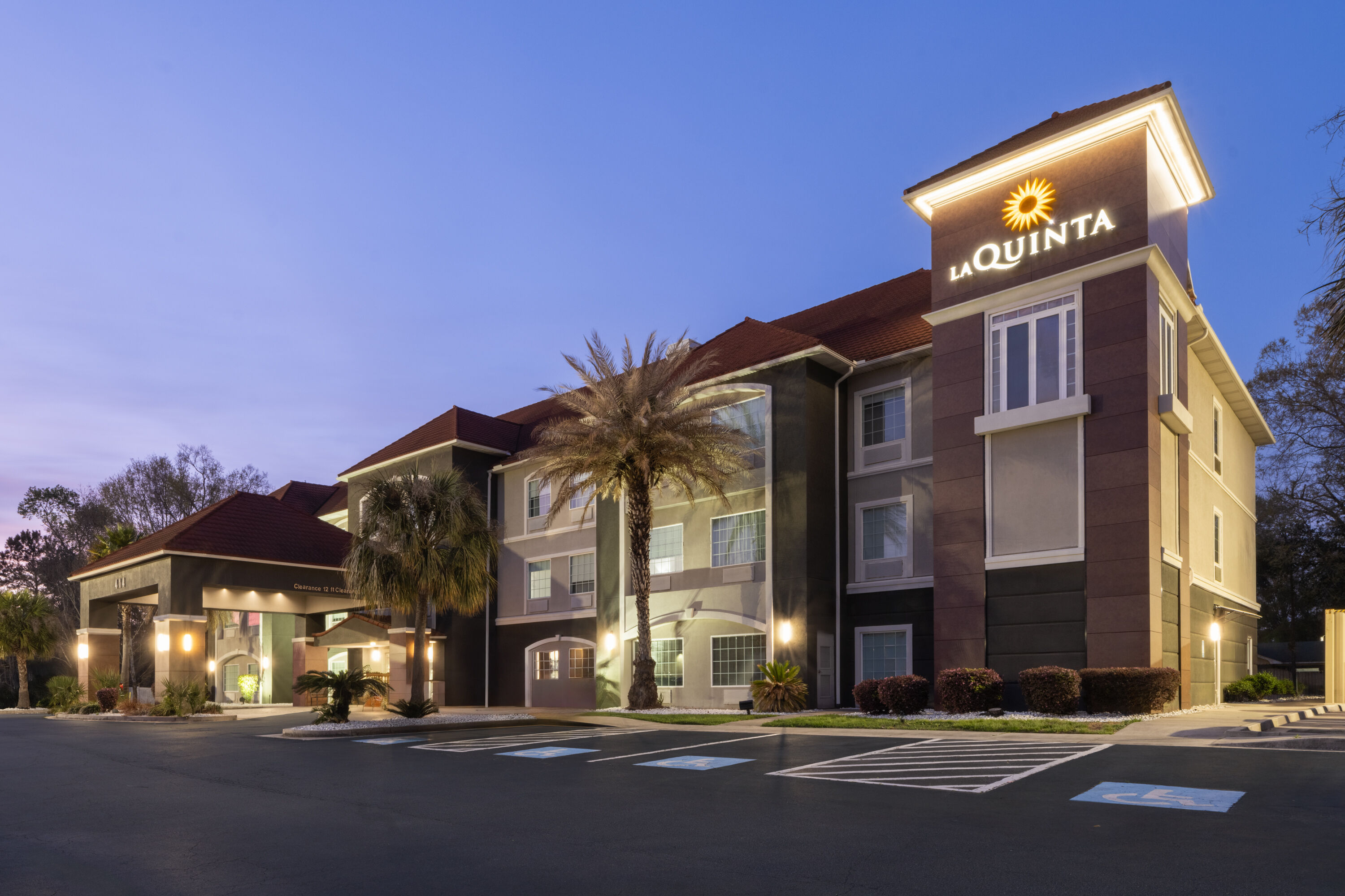 Exterior Dusk Image of La Quinta Inn & Suites by Wyndham Savannah Airport - Pooler hotel in Pooler, Georgia