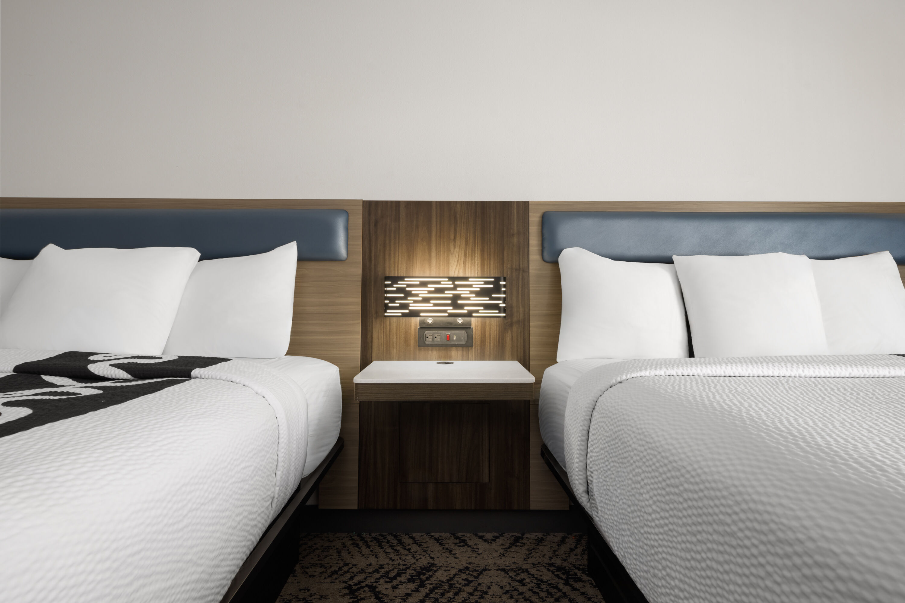 Guest room at the La Quinta Inn & Suites by Wyndham Savannah Airport - Pooler in Pooler, Georgia