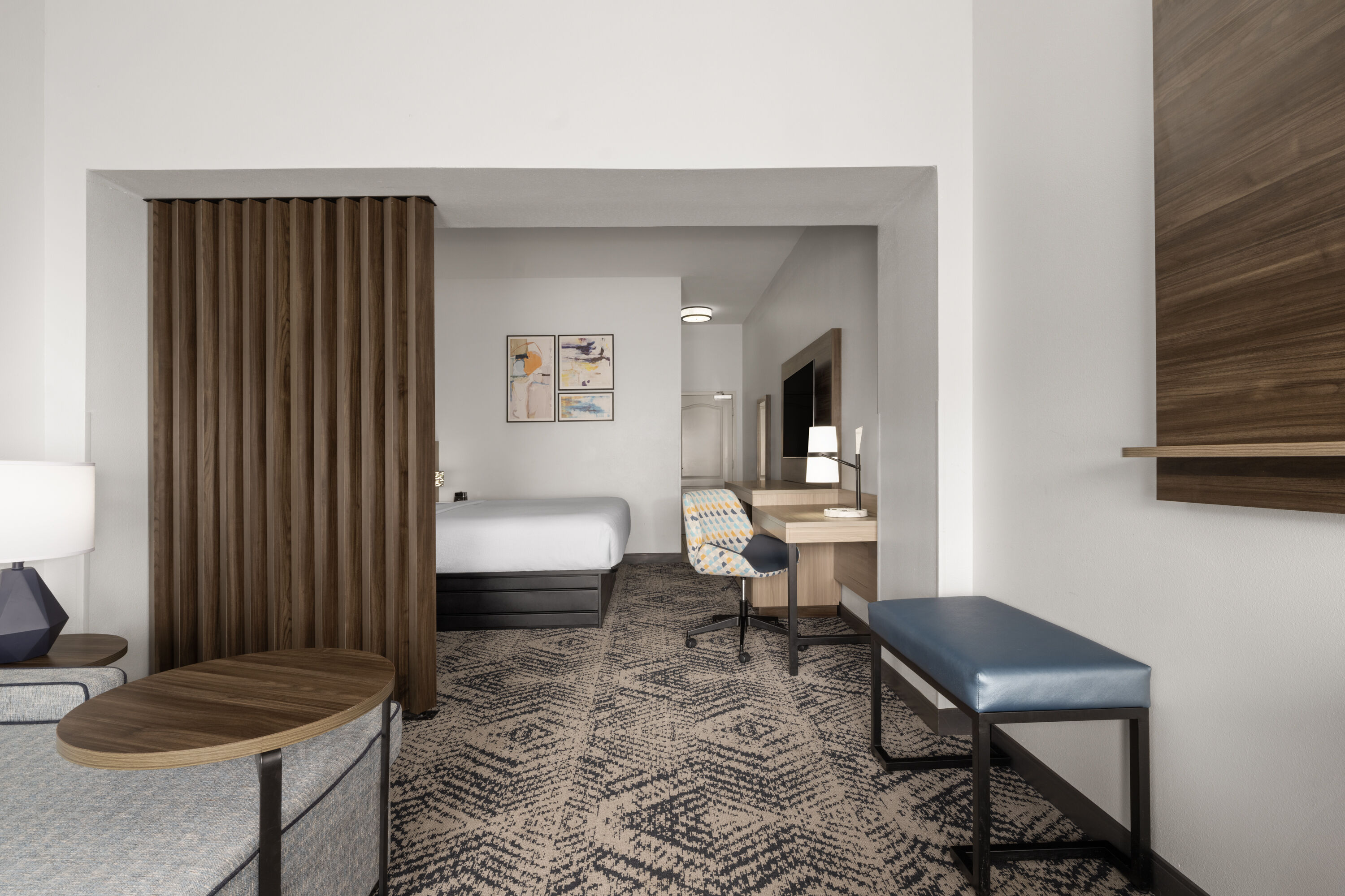 Guest room at the La Quinta Inn & Suites by Wyndham Savannah Airport - Pooler in Pooler, Georgia