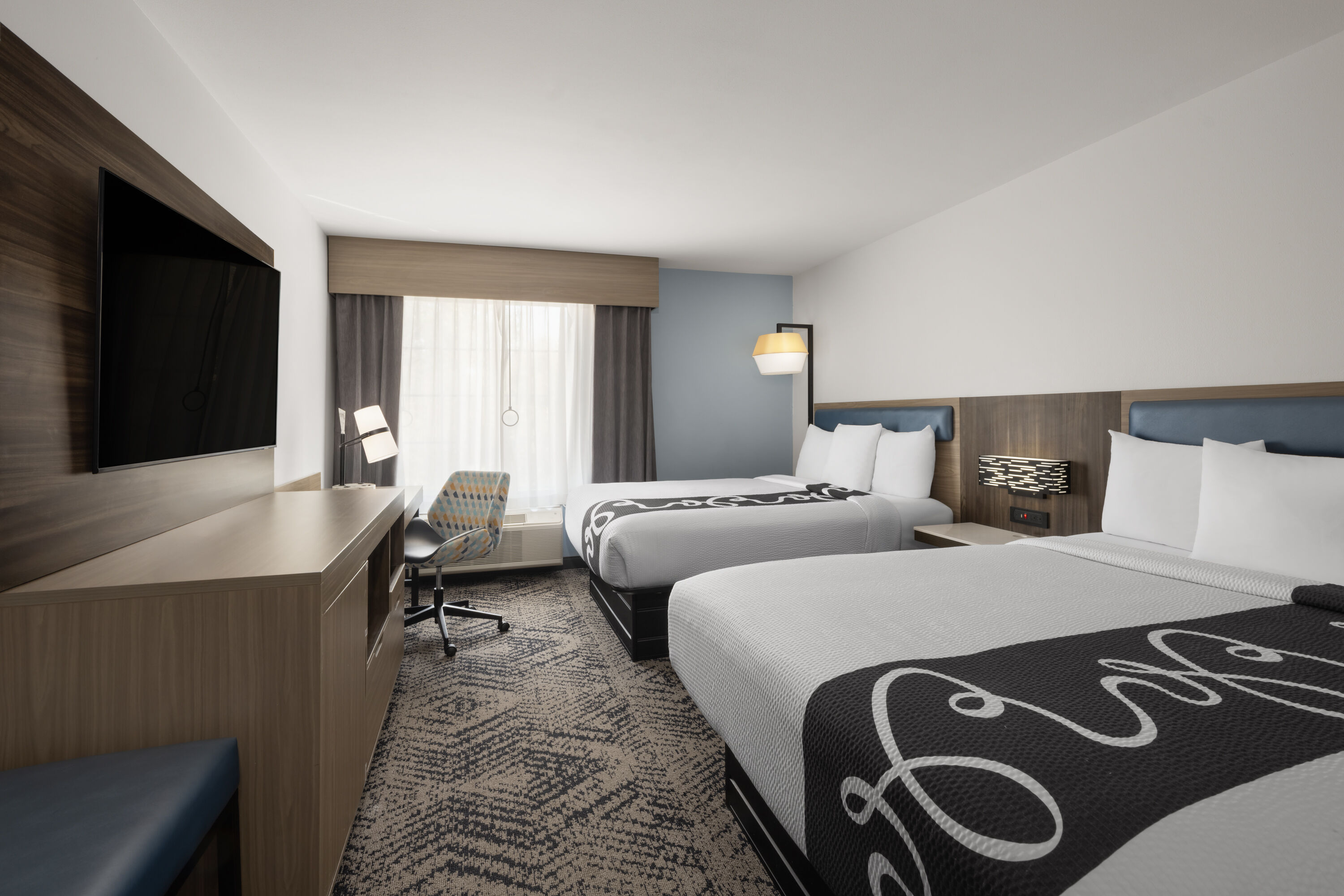 Guest room at the La Quinta Inn & Suites by Wyndham Savannah Airport - Pooler in Pooler, Georgia