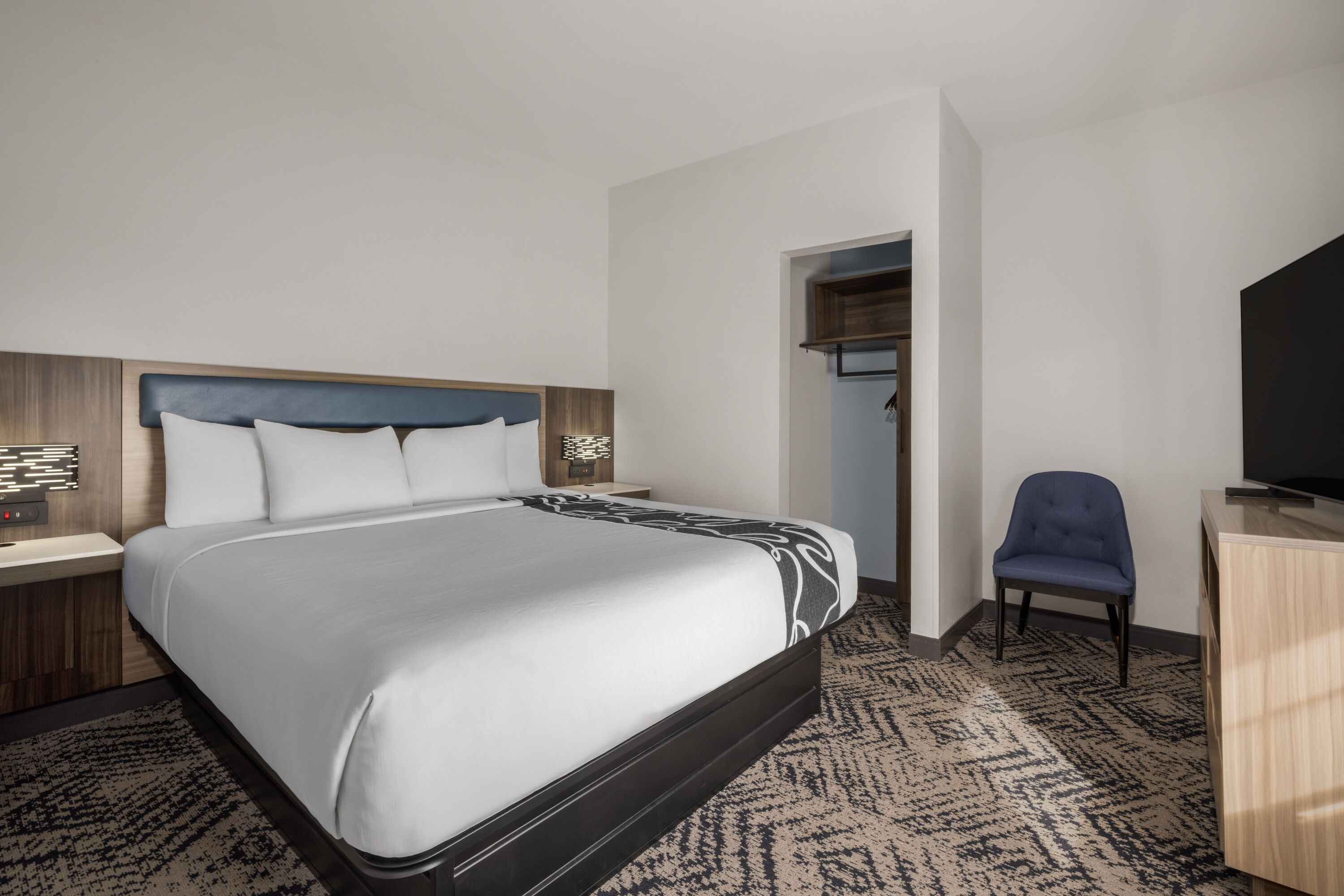 La Quinta Inn & Suites by Wyndham Savannah Airport - Pooler suite in Pooler, Georgia