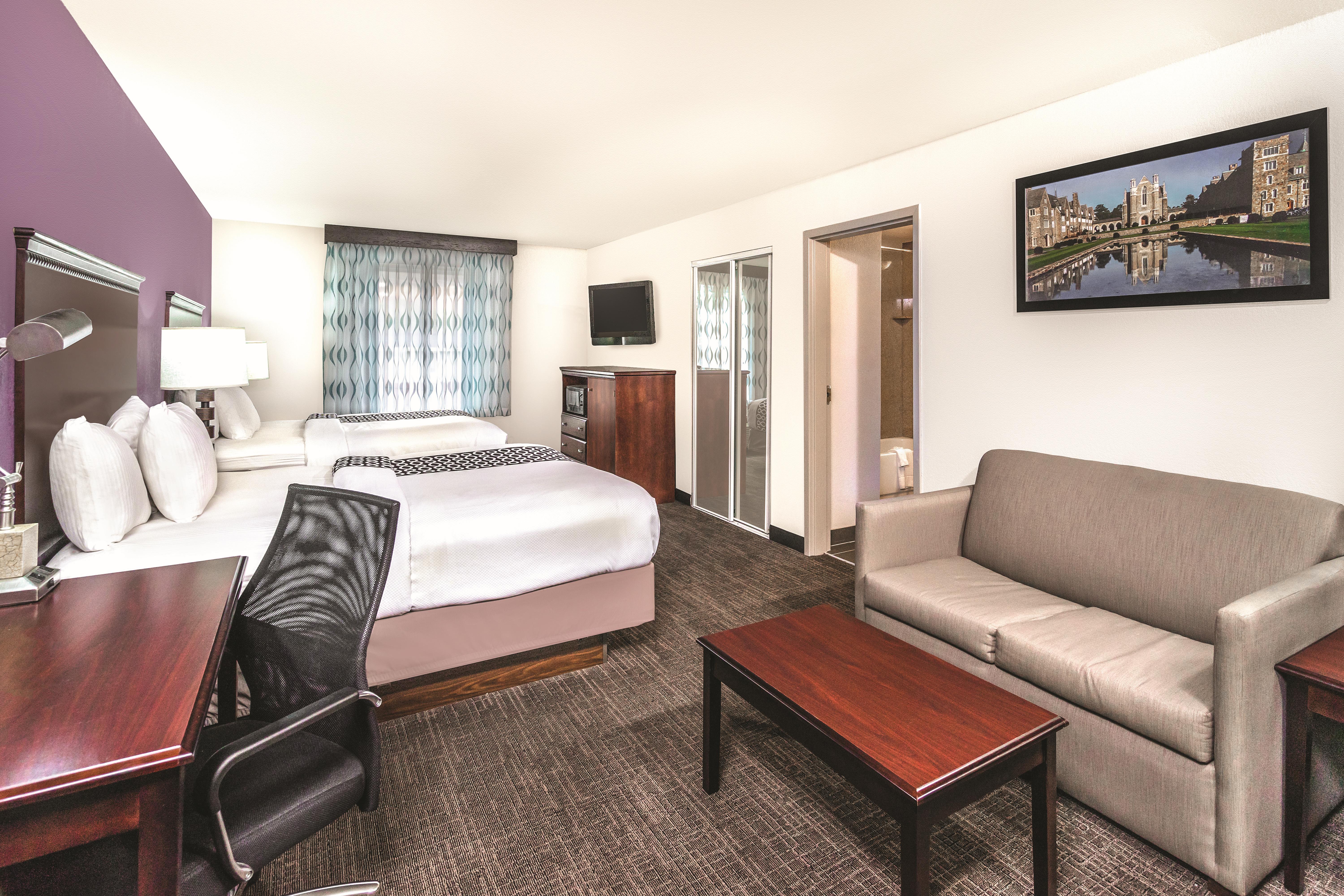 La Quinta Inn & Suites by Wyndham Rome suite in Rome, Georgia