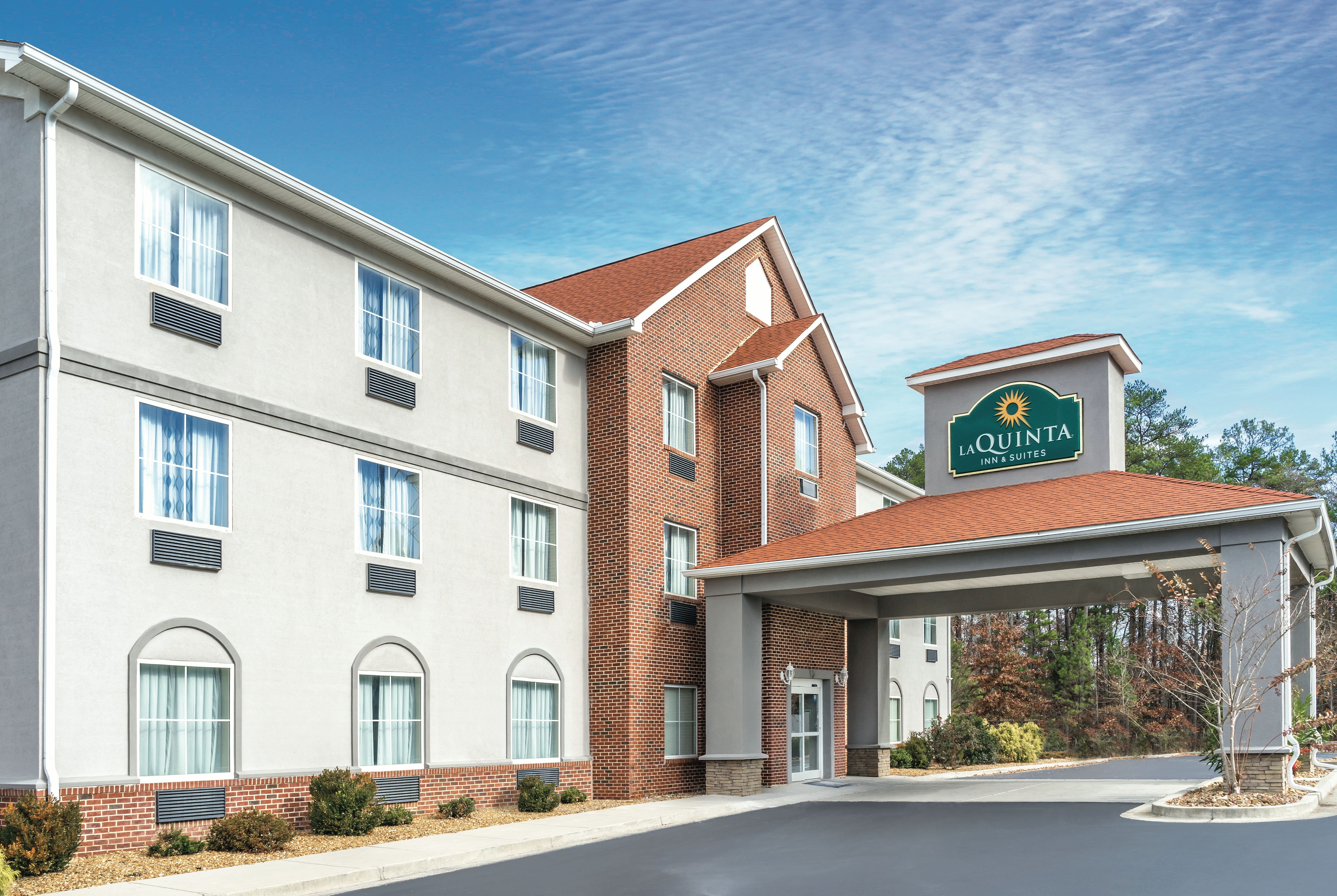 Exterior of La Quinta Inn & Suites by Wyndham Rome hotel in Rome, Georgia