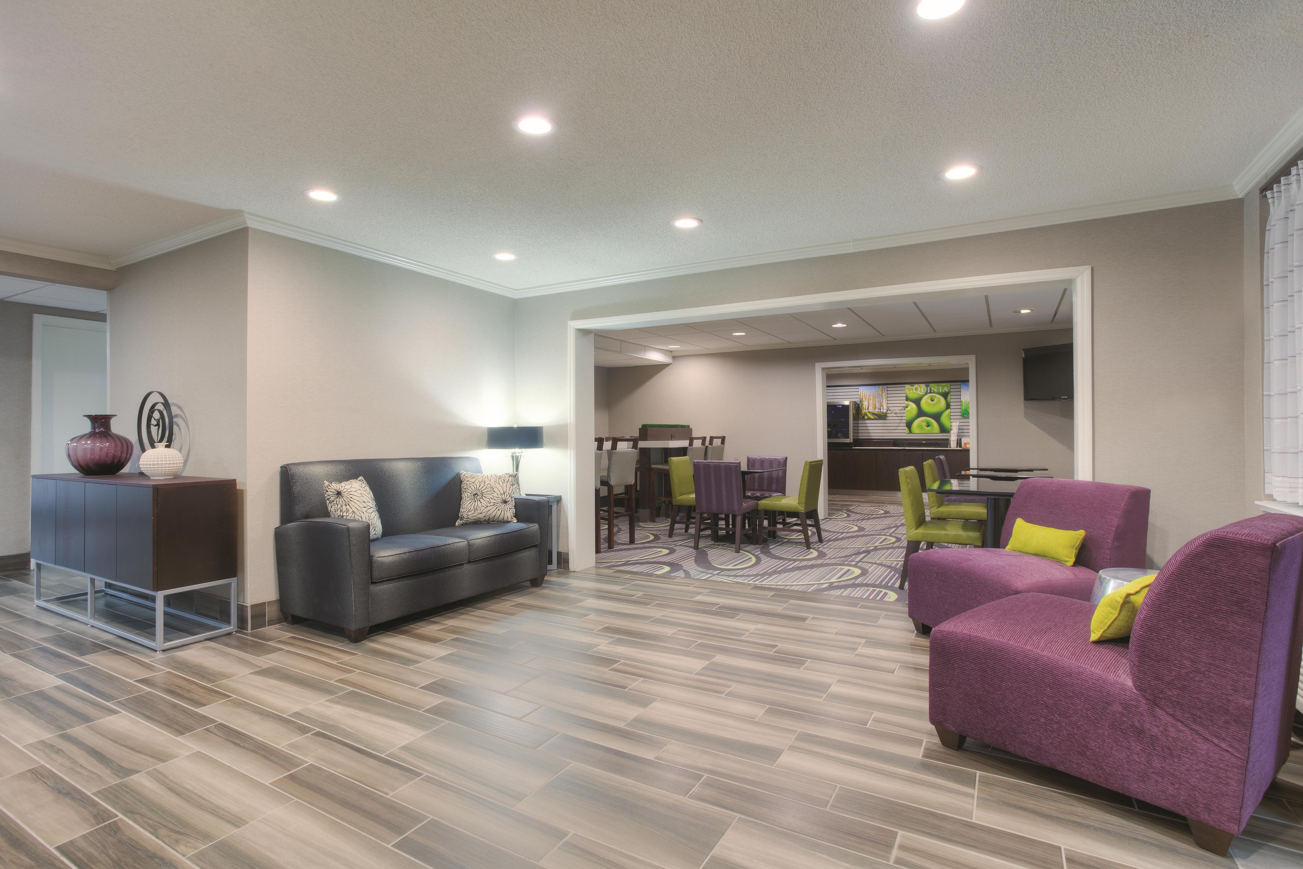 La Quinta Inn Amp Suites By Wyndham Atlanta Roswell