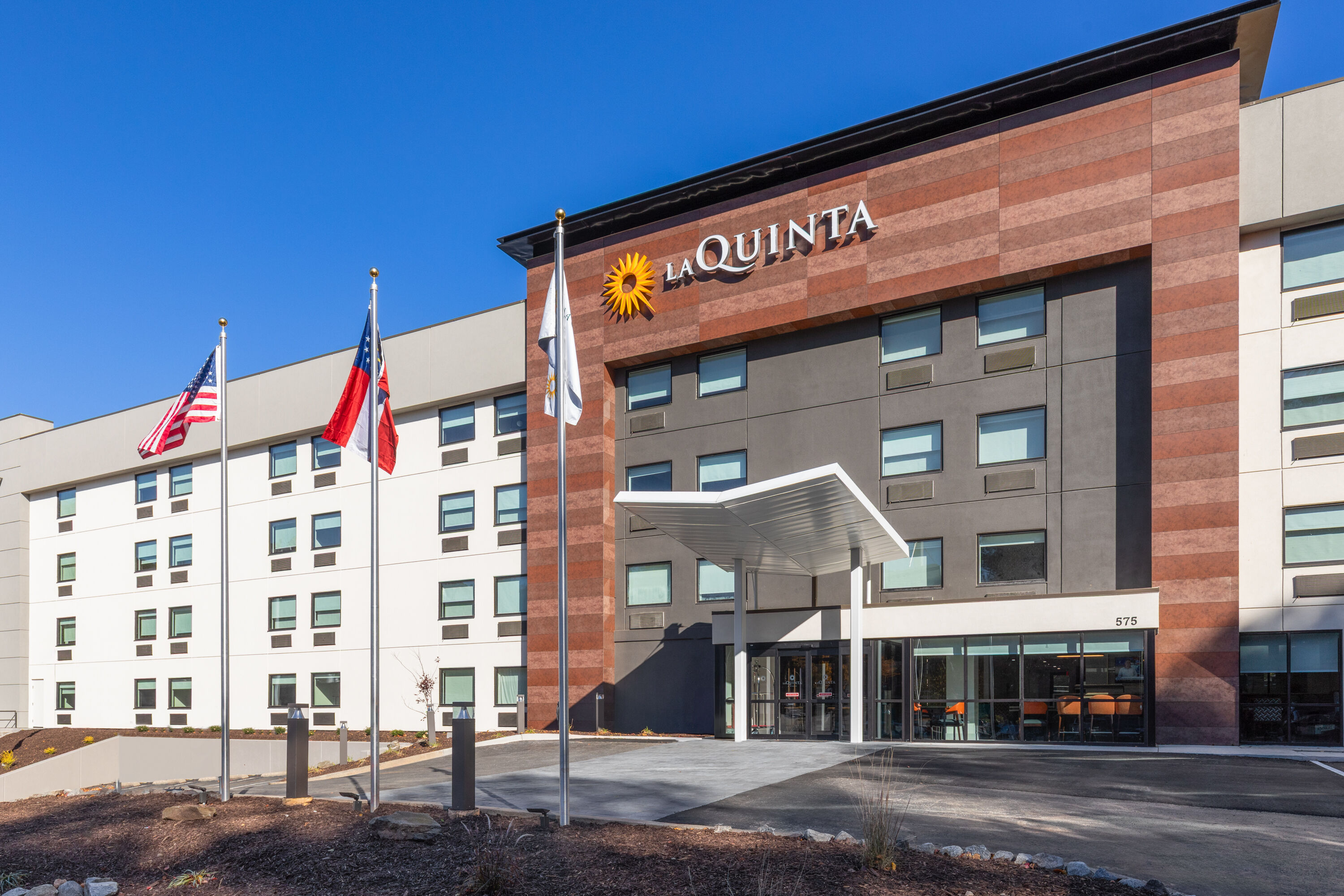 Exterior Day Image of La Quinta Inn & Suites by Wyndham Atlanta Roswell hotel in Roswell, Georgia
