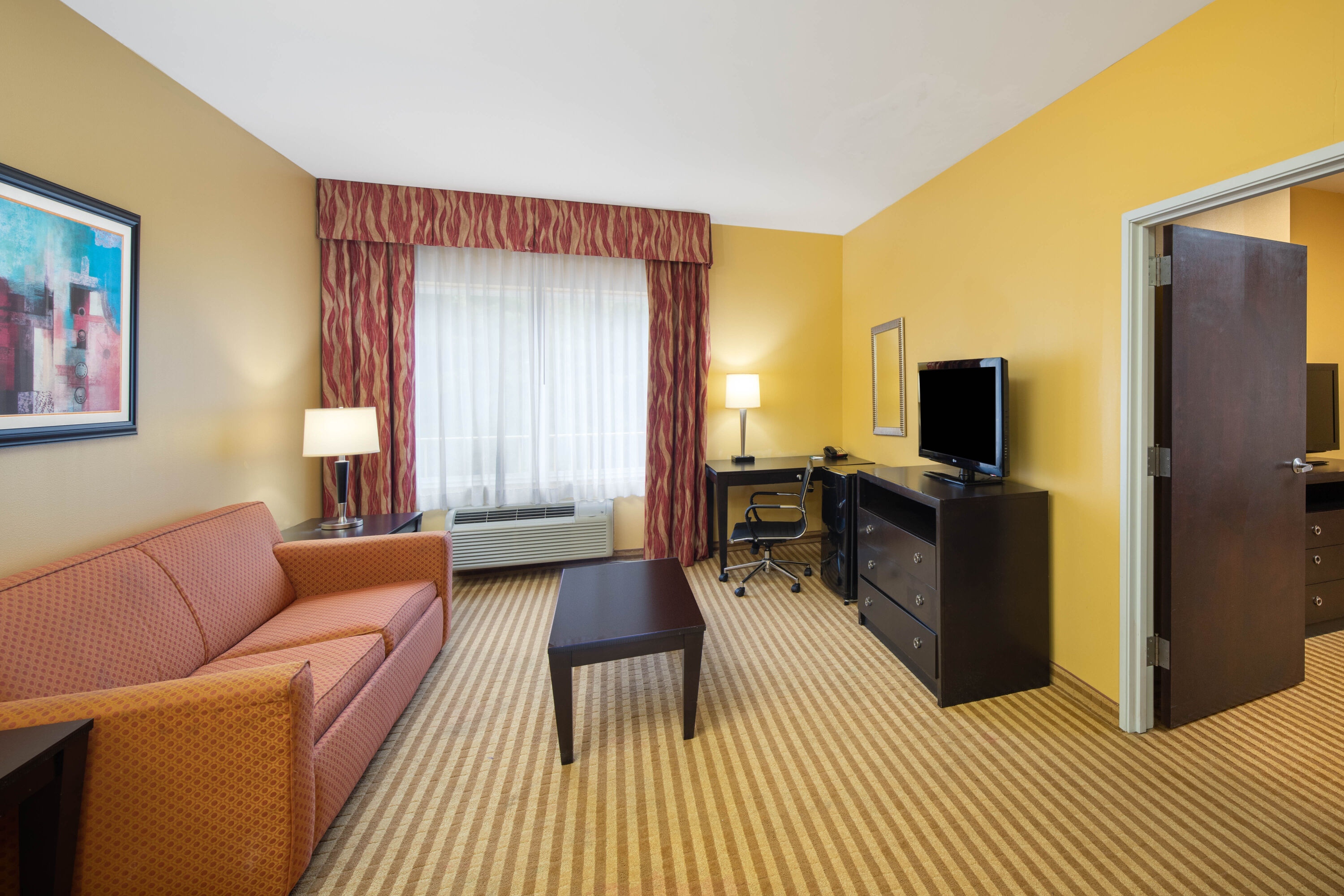 La Quinta Inn & Suites by Wyndham Atlanta-Union City suite in Union City, Georgia