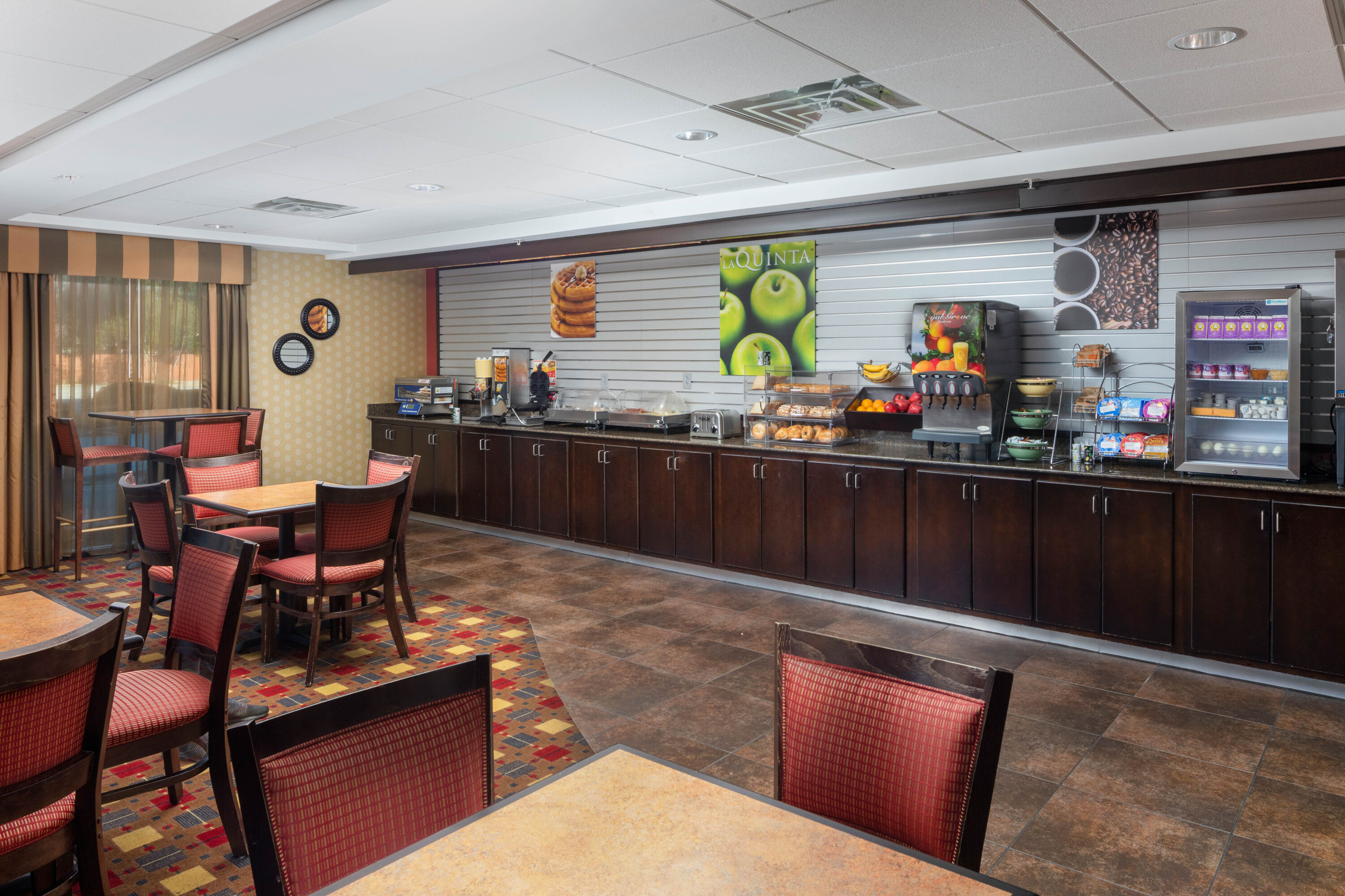 Free breakfast at La Quinta Inn & Suites by Wyndham Warner Robins - Robins AFB in Warner Robins, Georgia