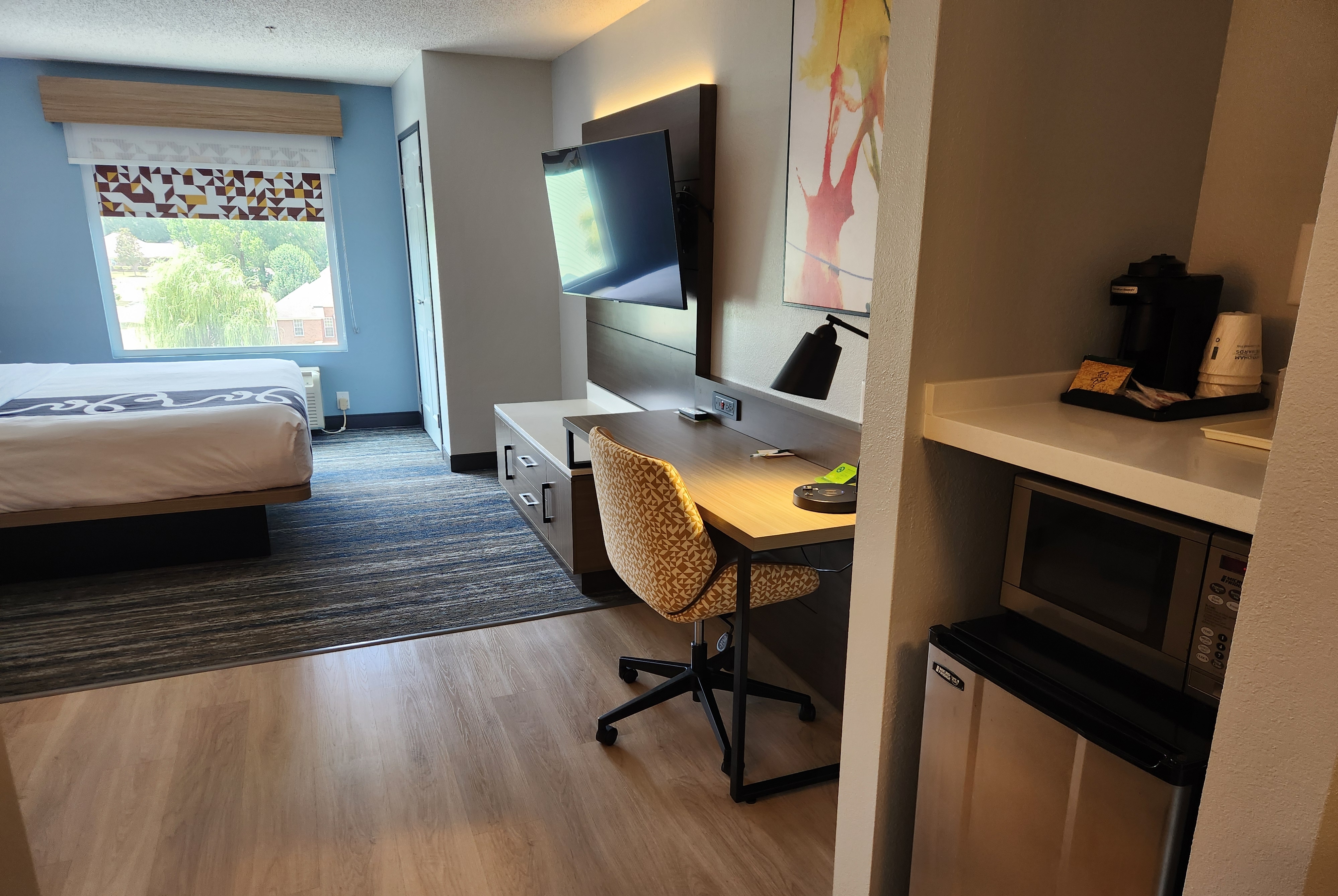 Guest room at the La Quinta Inn & Suites by Wyndham Warner Robins - Robins AFB in Warner Robins, Georgia
