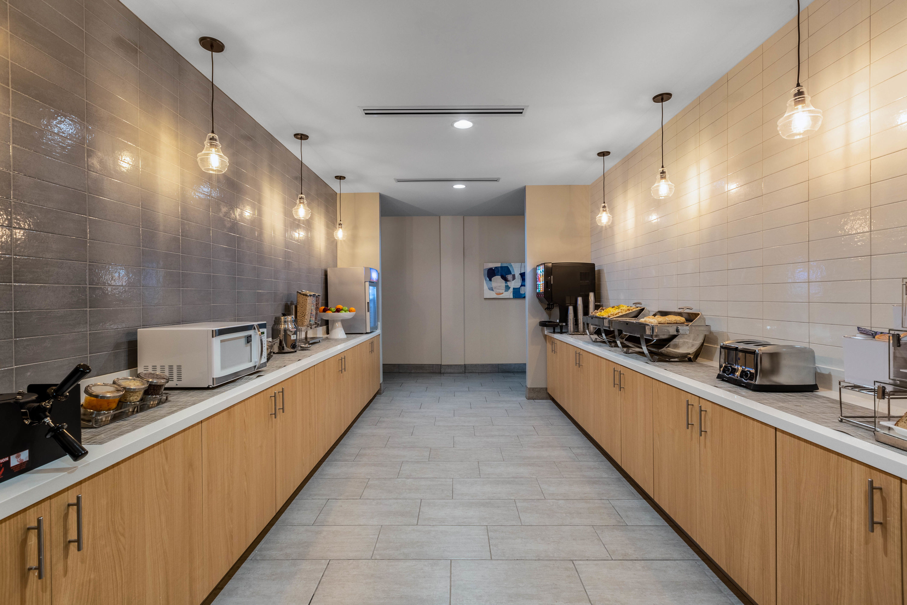 La Quinta by Wyndham Altoona Des Moines restaurant breakfast area with seating in Altoona, Iowa