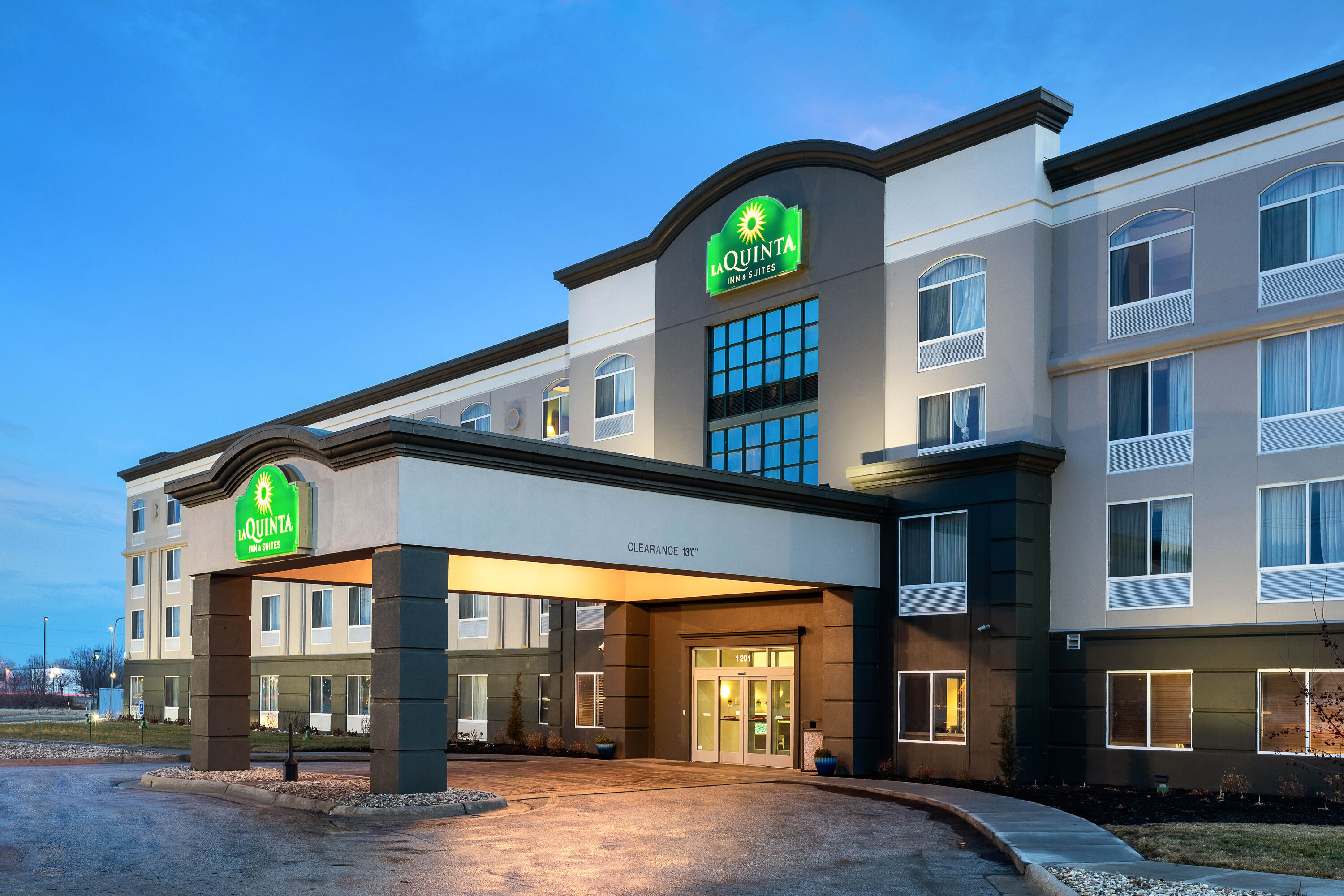 Exterior Dusk Image of La Quinta Inn & Suites by Wyndham Omaha Airport Downtown hotel in Carter Lake, Iowa