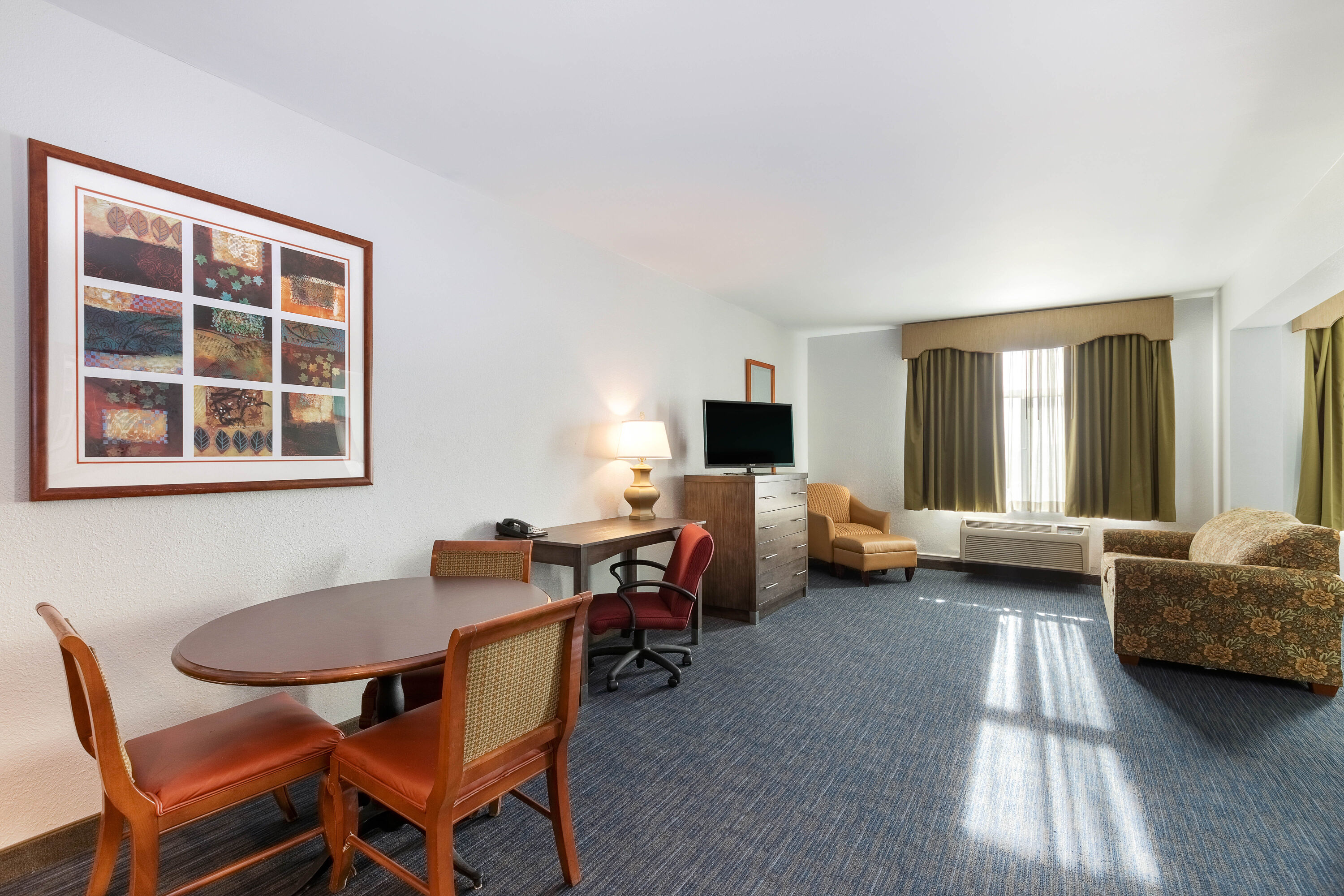 La Quinta Inn & Suites by Wyndham Omaha Airport Downtown Carter Lake