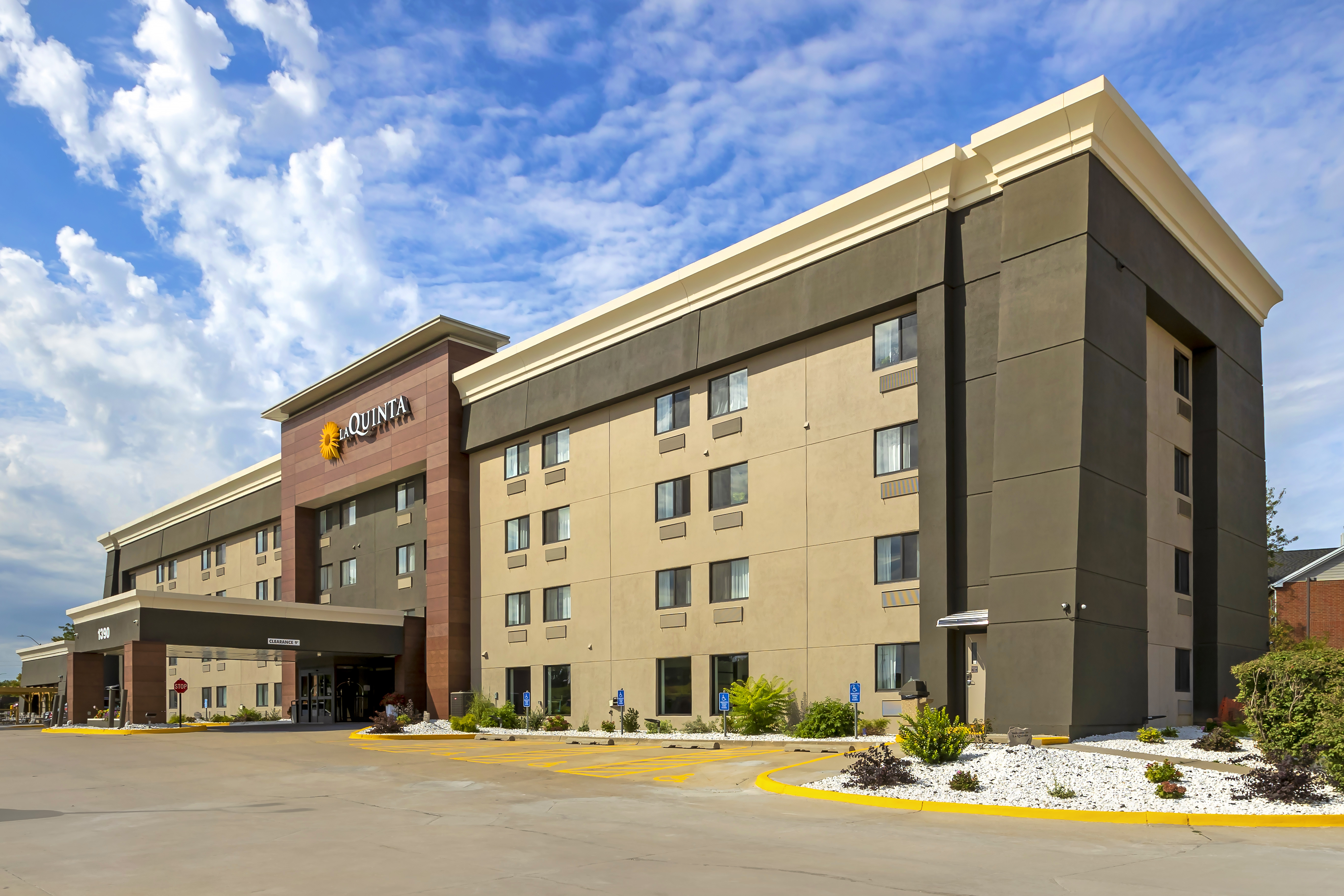 Exterior of La Quinta Inn & Suites by Wyndham Des Moines West Clive hotel in Clive, Iowa
