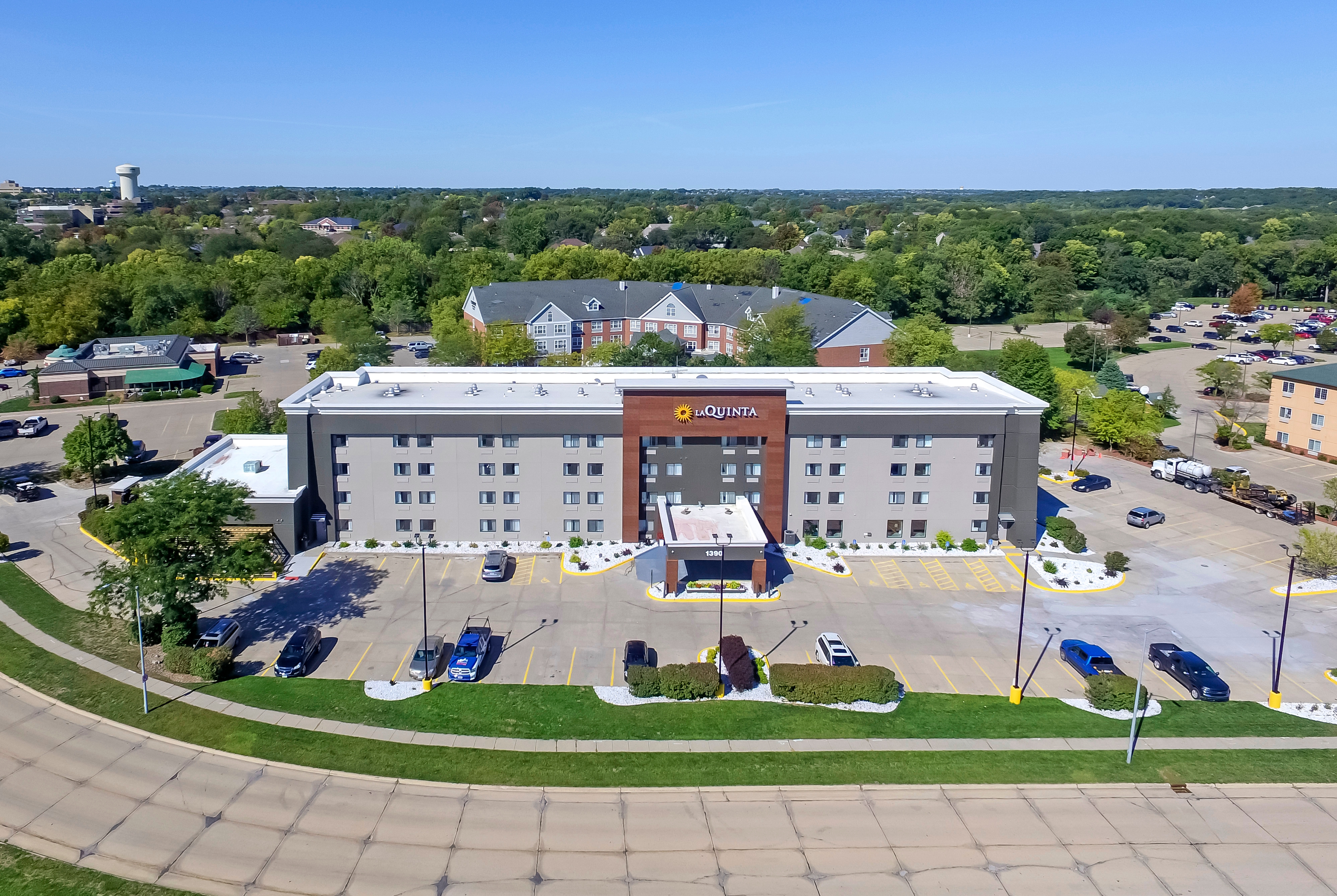 Exterior of La Quinta Inn & Suites by Wyndham Des Moines West Clive hotel in Clive, Iowa
