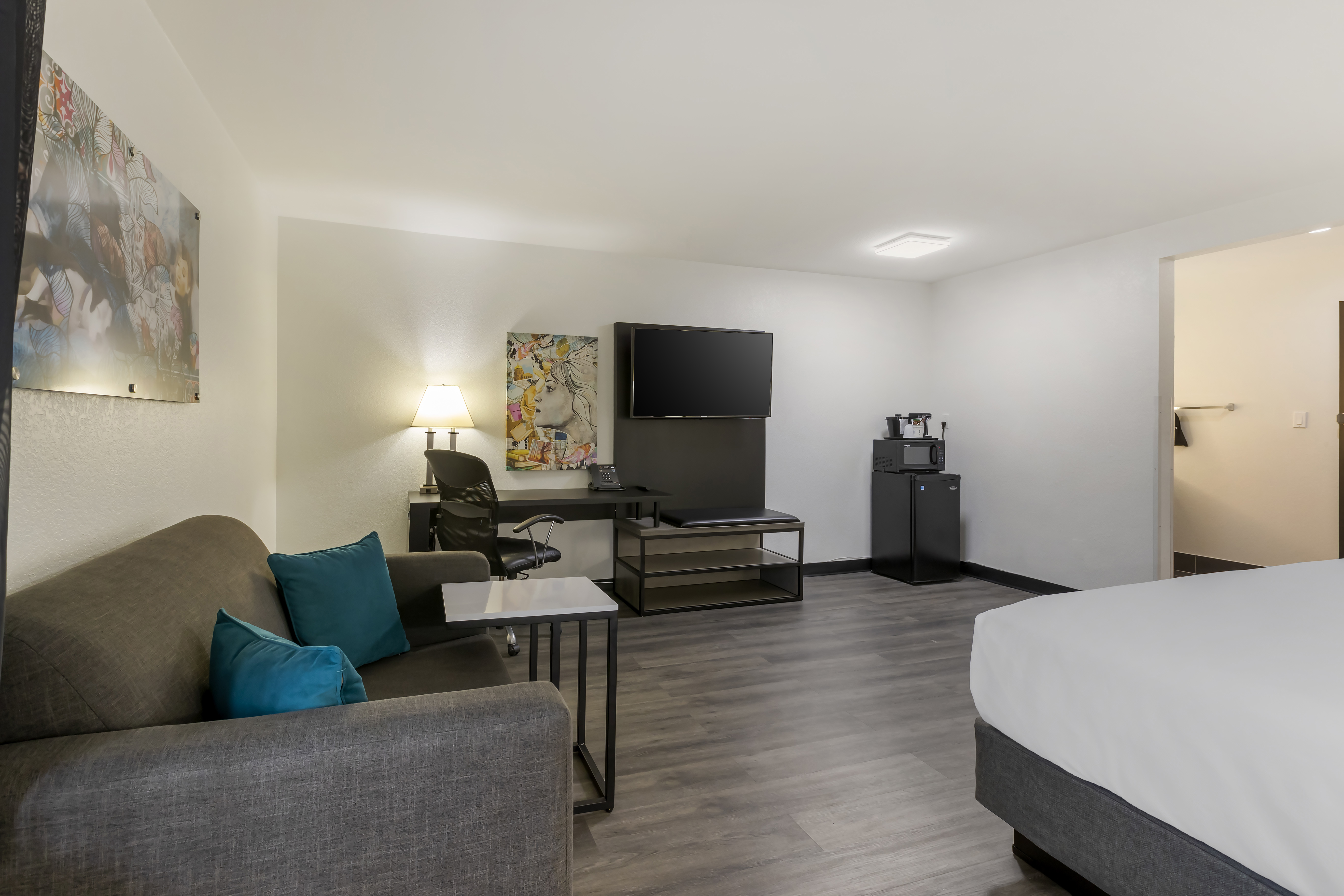 Guest room at the La Quinta Inn & Suites by Wyndham Des Moines West Clive in Clive, Iowa